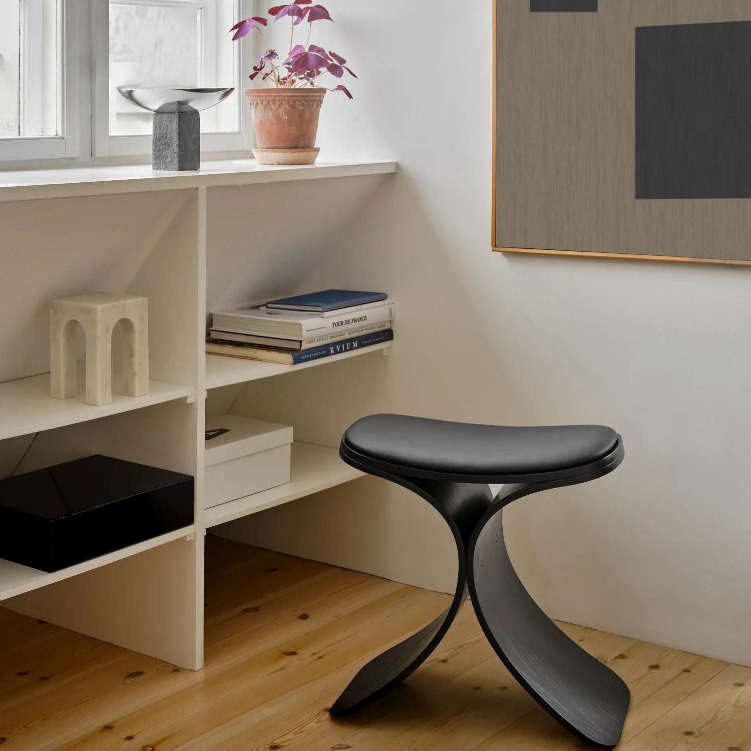 Gejst Luno Stool, Black Oak/Black Leather