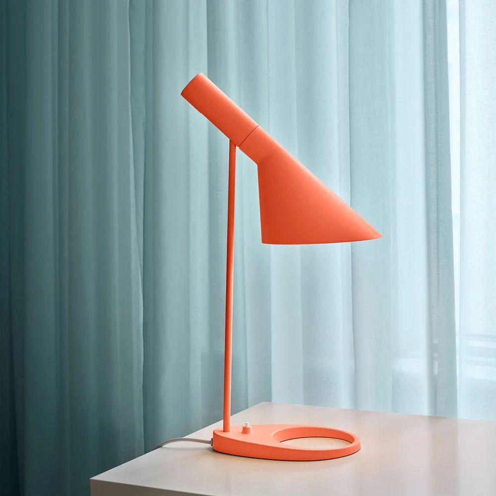 Louis Poulsen AJ Mini Stolní Lampa, Elektrická Oranžová 