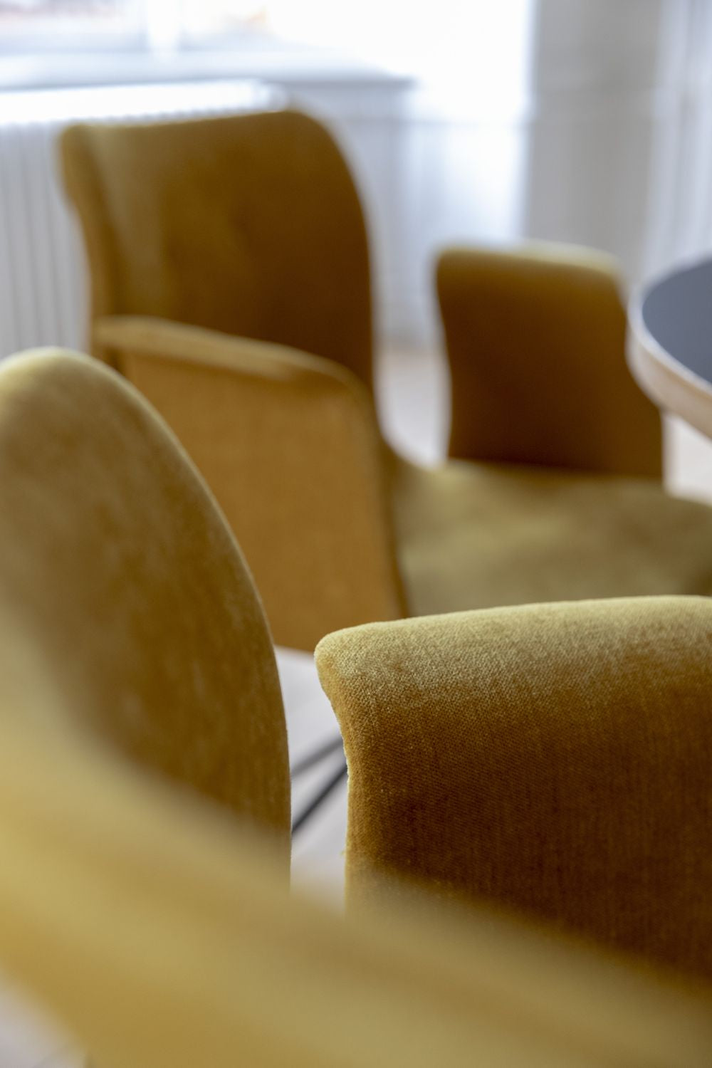 Bent Hansen Primum Chair With Armrests Black Firm Frame, Tartufo Davos Leather