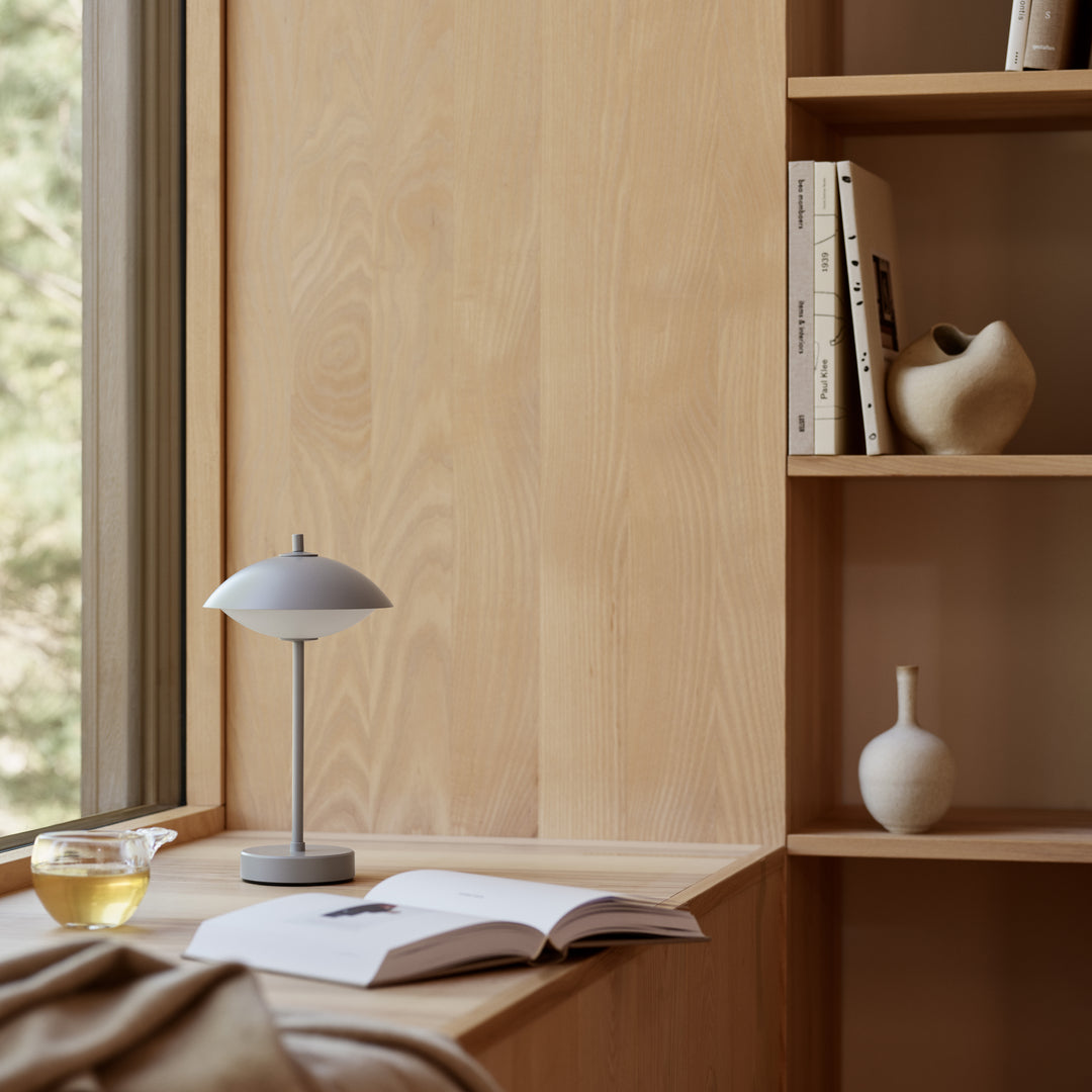Přenosná lampa Fritz Hansen Clam, devět šedých 