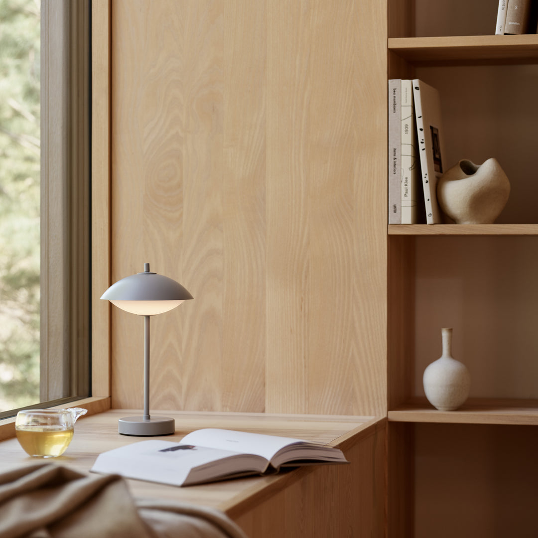 Přenosná lampa Fritz Hansen Clam, devět šedých 