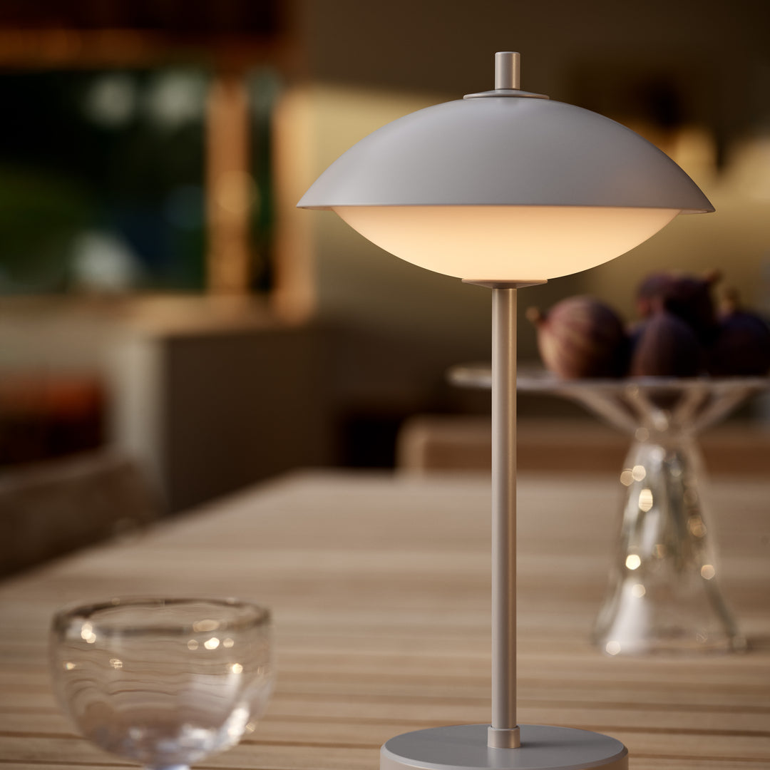 Přenosná lampa Fritz Hansen Clam, devět šedých 