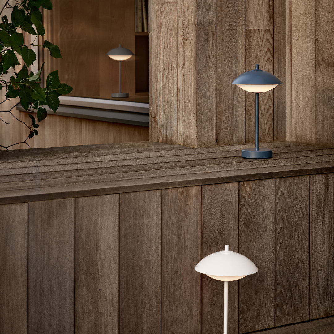 Přenosná lampa Fritz Hansen Clam, bílá 