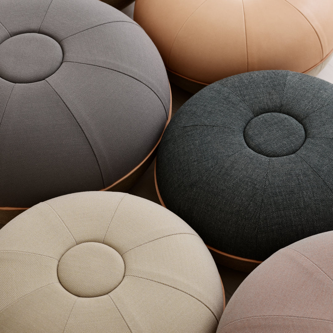 Fritz Hansen CM Pouf Malý, Sunniva Ocelově Šedá 