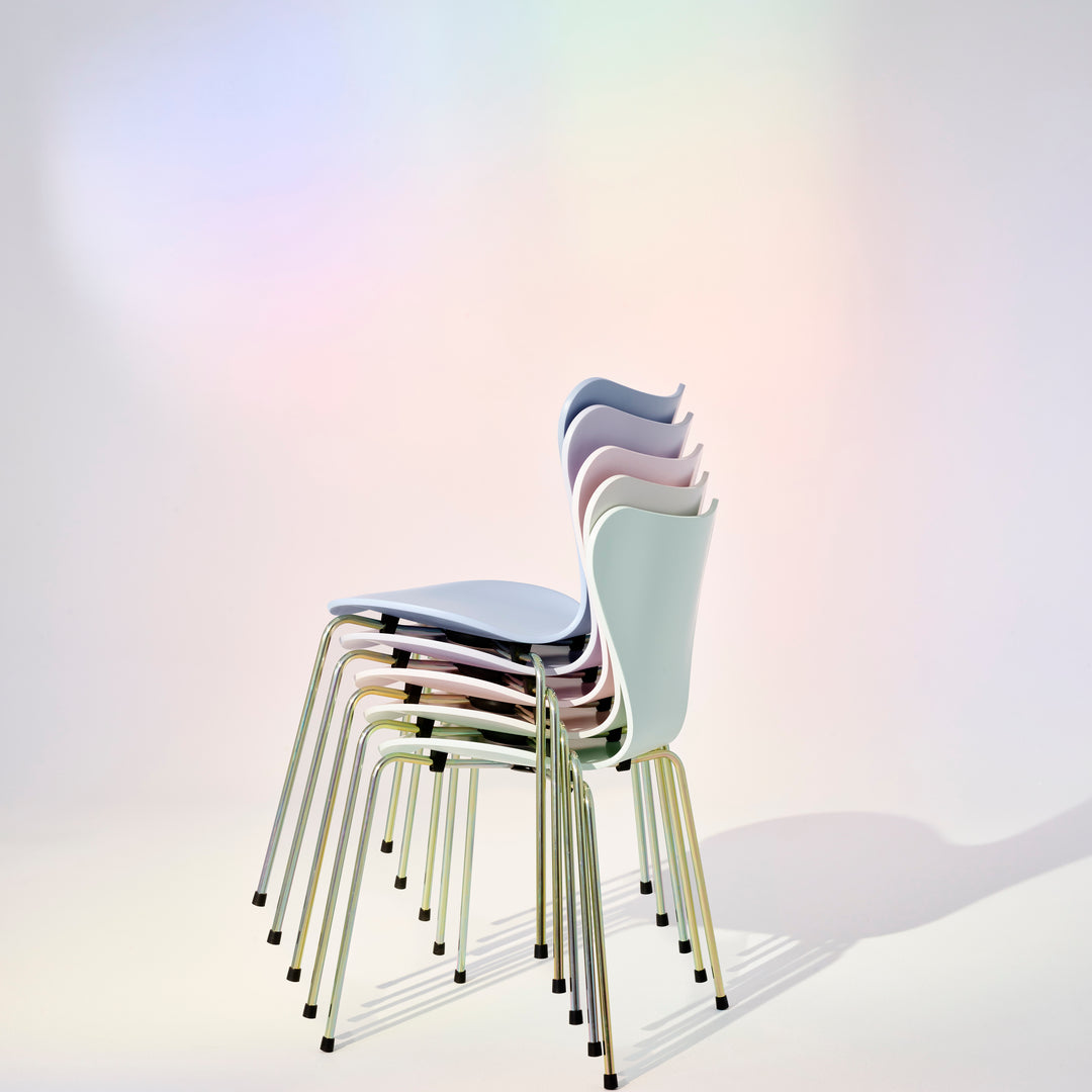 Židle Fritz Hansen Series 7™, výroční edice 7:14 AM, růžová 