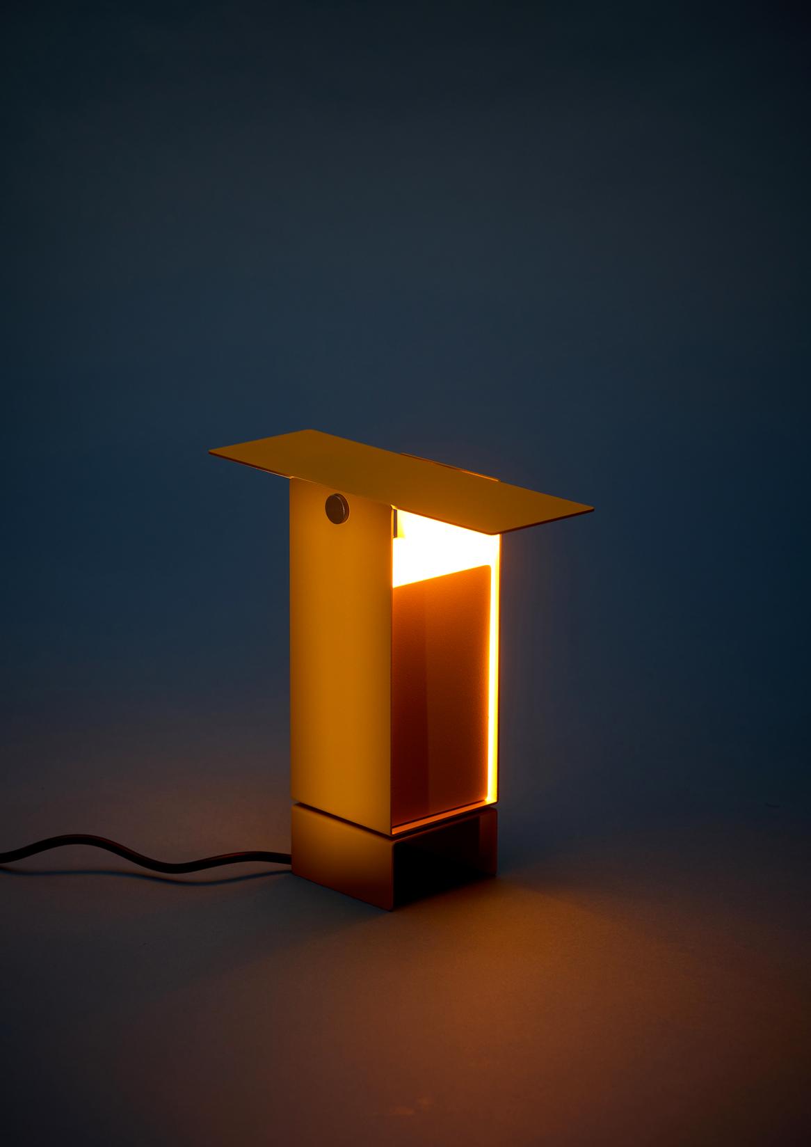 Moebe otočná stolní lampa, žlutá 