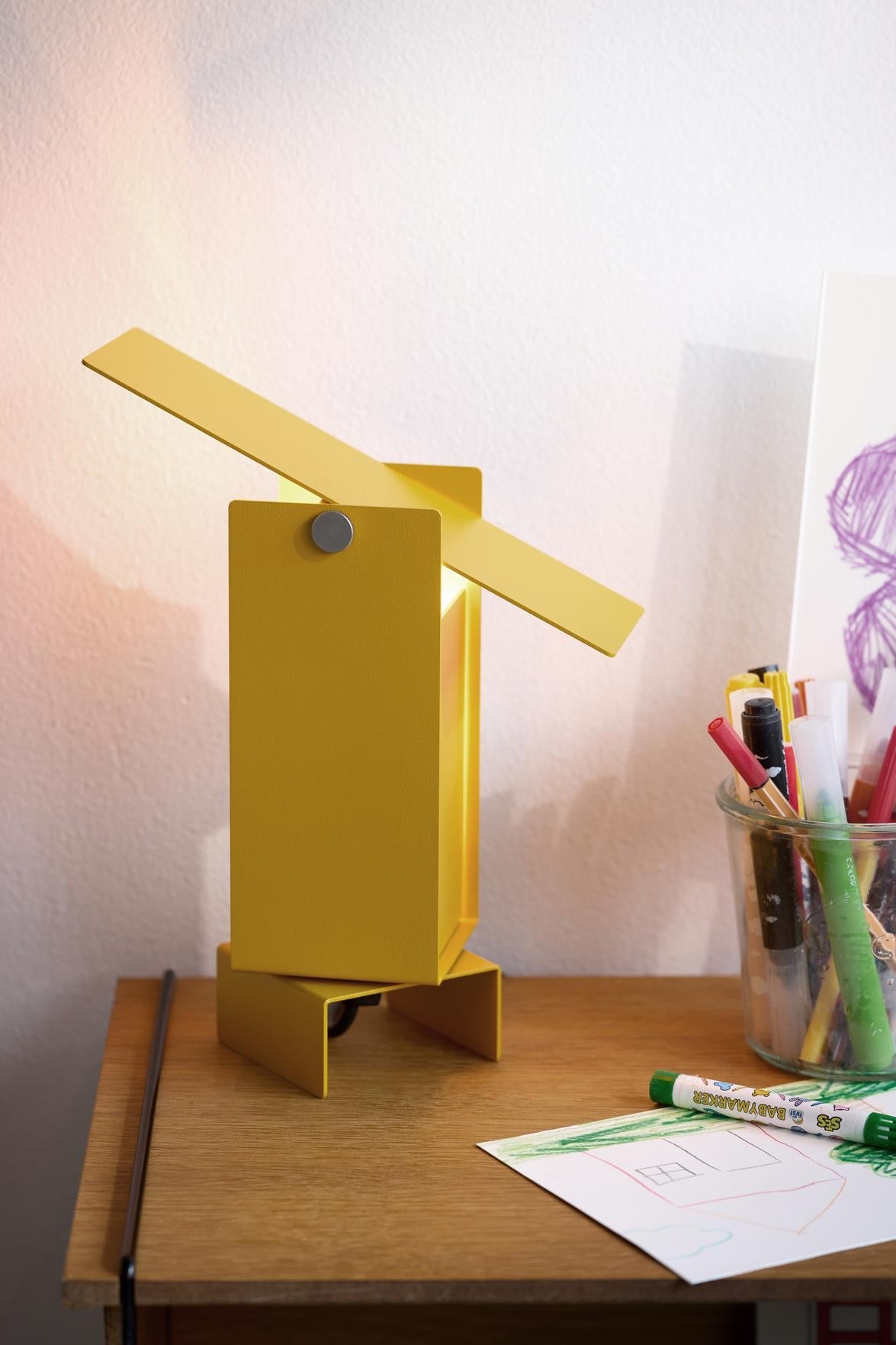 Moebe otočná stolní lampa, žlutá 