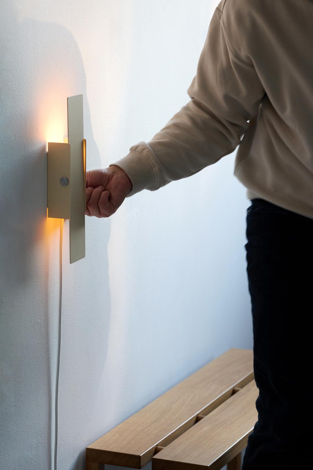 Moebe otočná nástěnná lampa, písek 