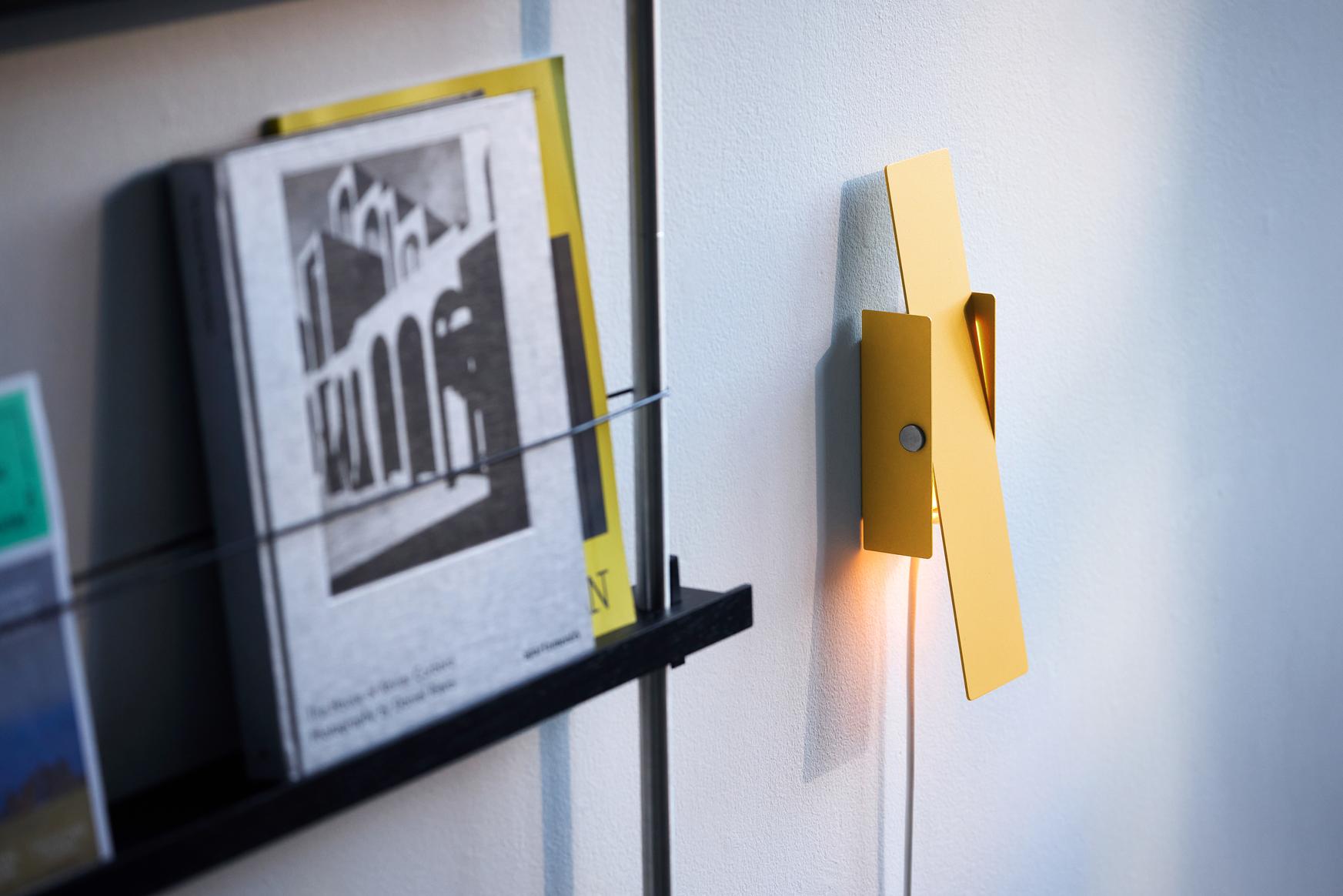 Moebe otočná nástěnná lampa, žlutá 