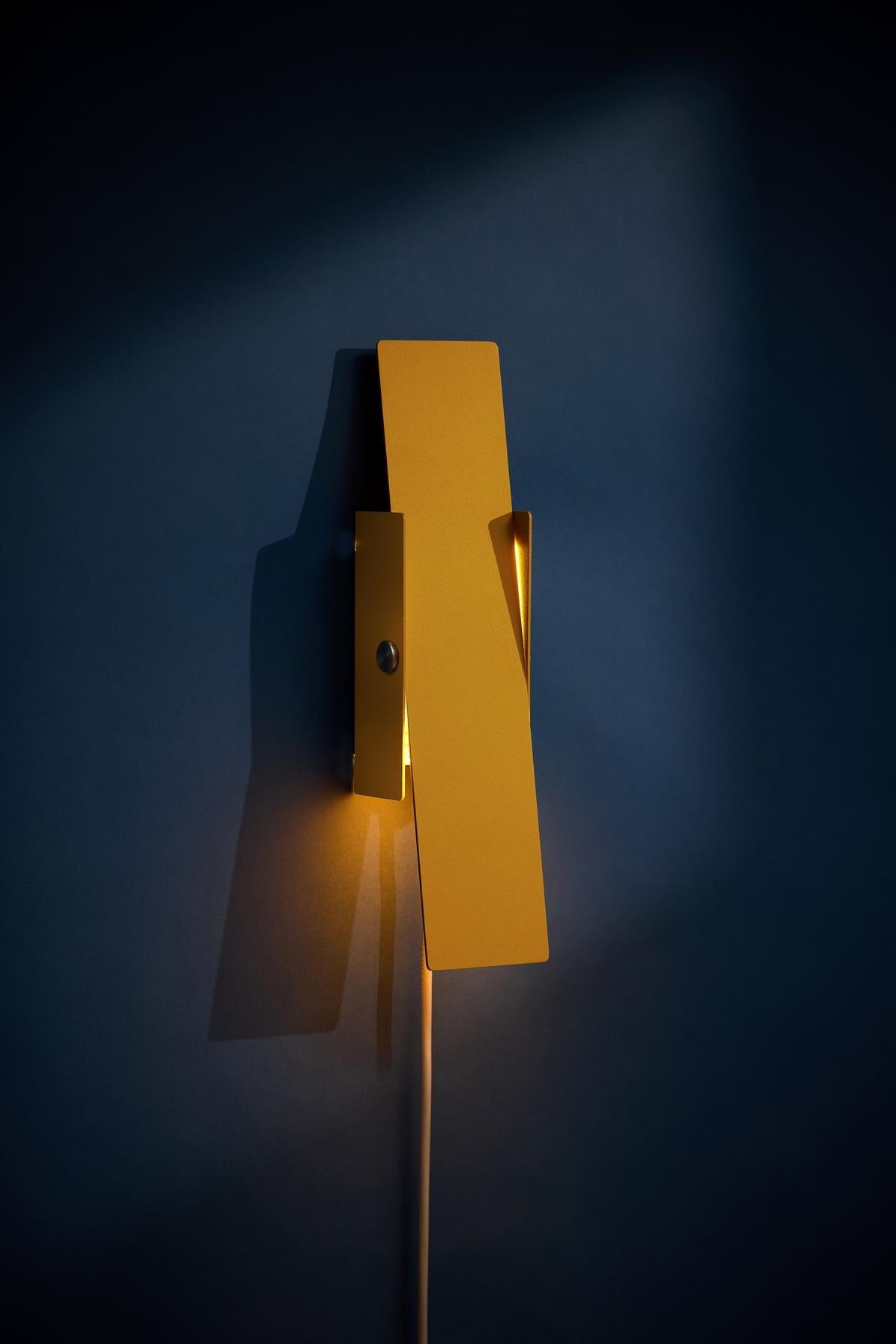 Moebe otočná nástěnná lampa, žlutá 