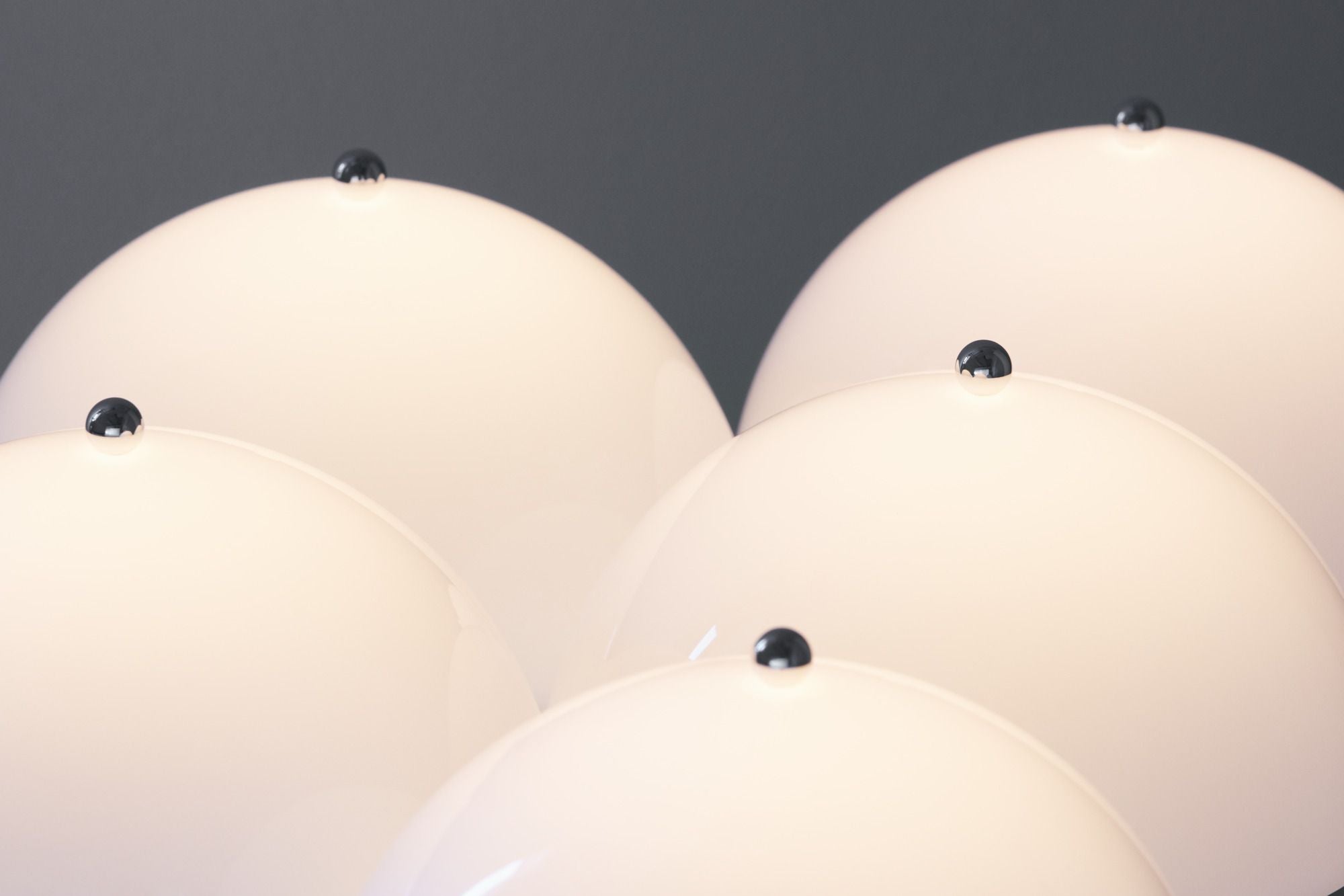 Louis Poulsen Panthella 160 Přenosná stolní lampa LED 27 K v2, bílá