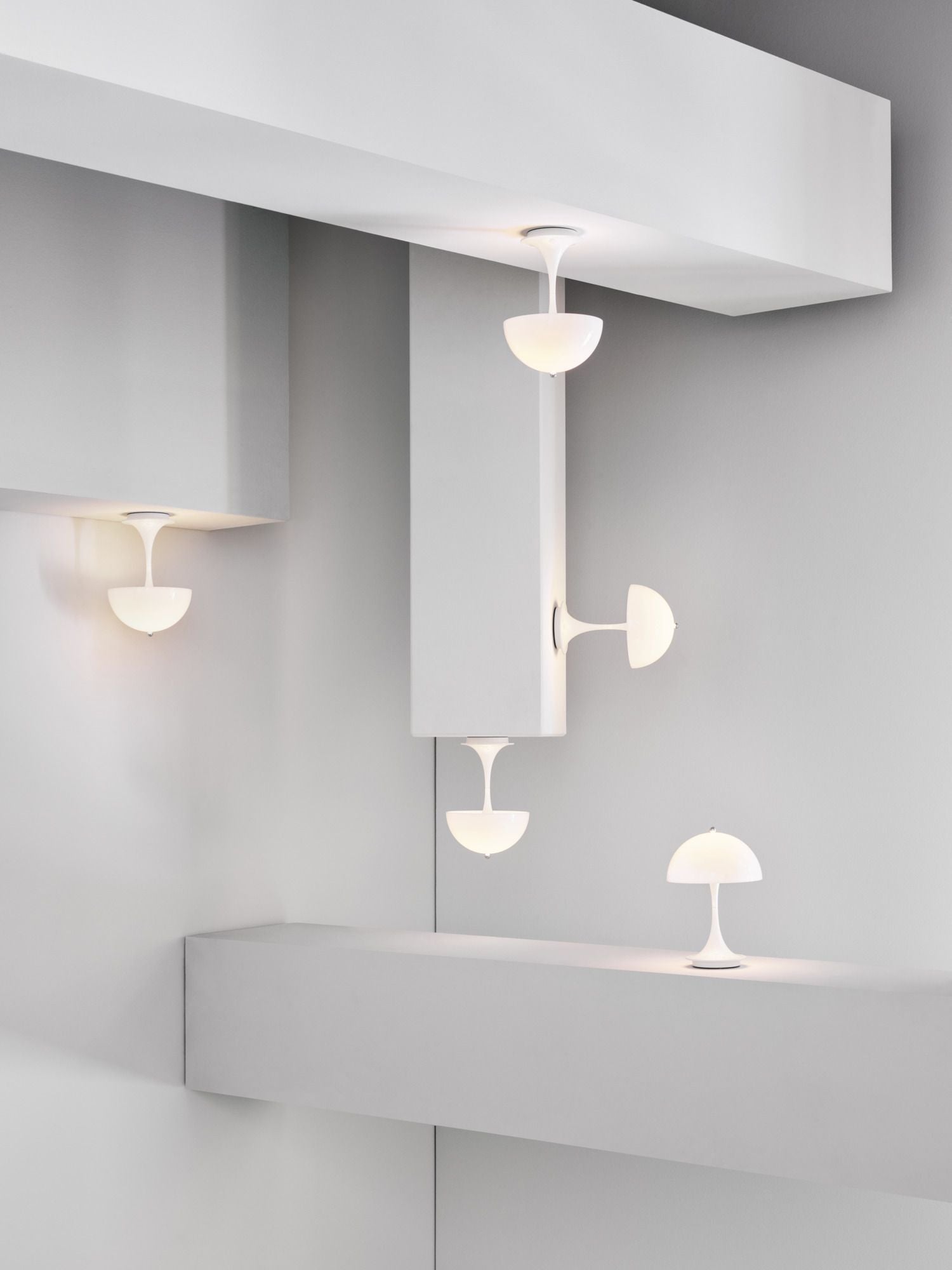 Louis Poulsen Panthella 160 Přenosná stolní lampa LED 27 K v2, bílá