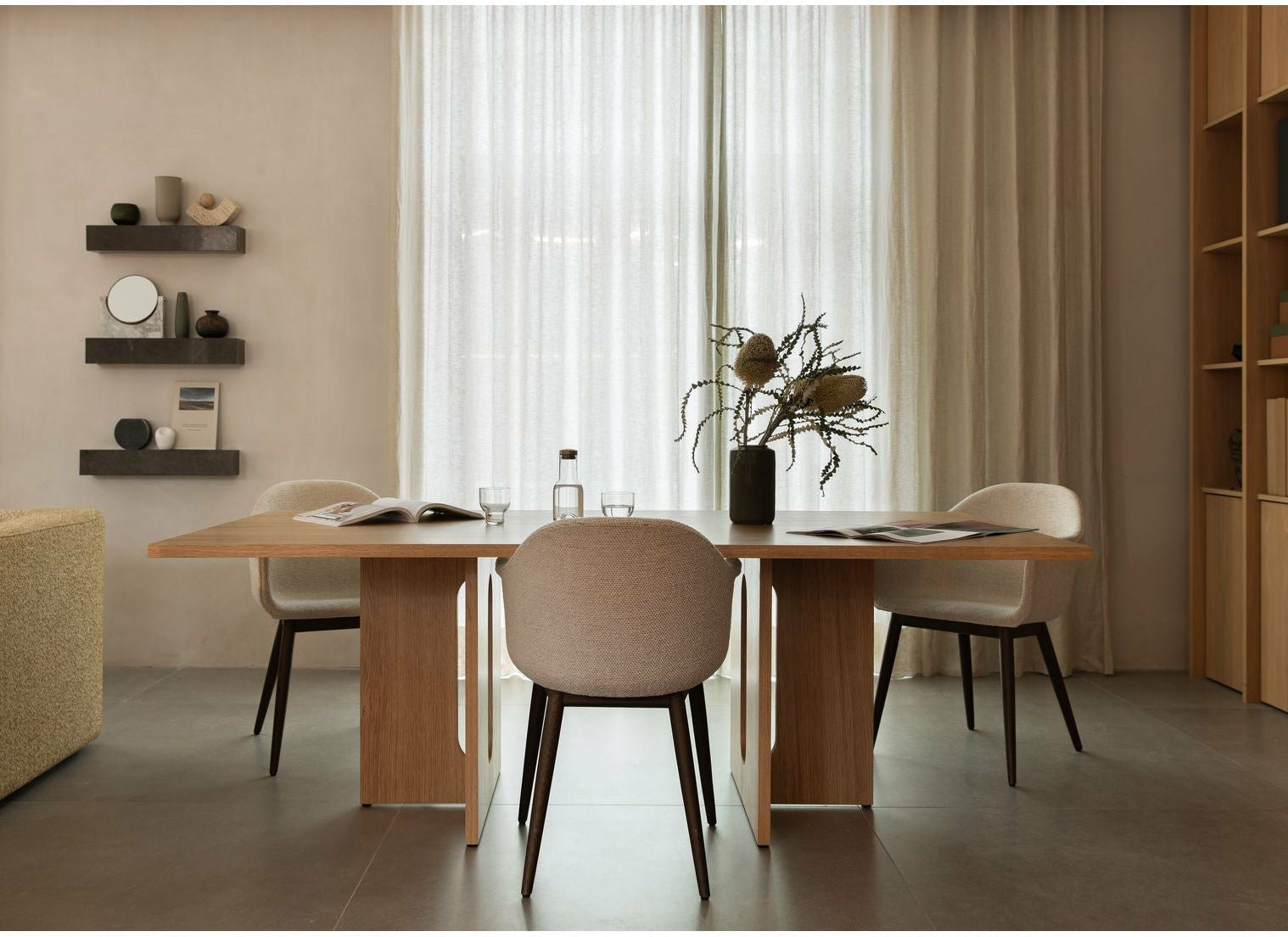 Audo Copenhagen Přístavní jídelní židle Natural Oak, spálené červené