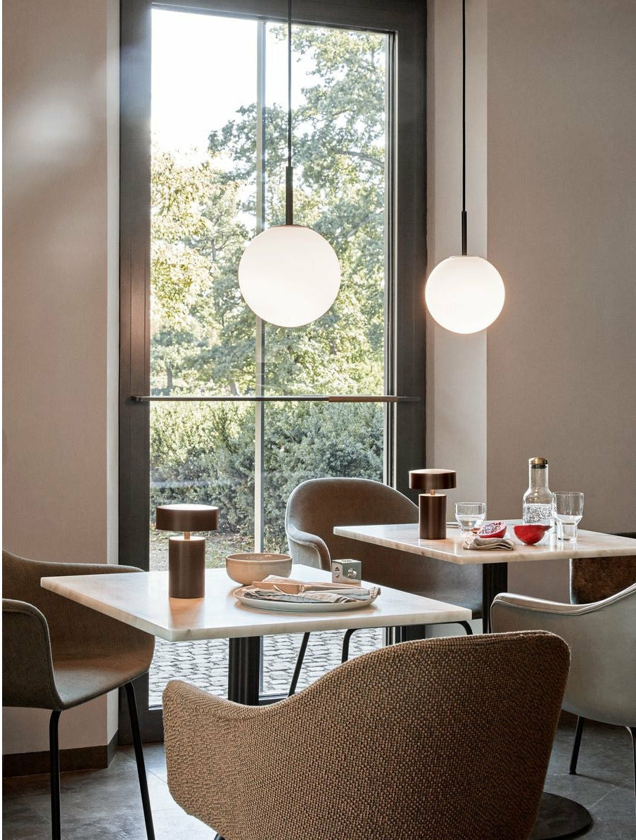 Audo Copenhagen Přístavní jídelní židle Natural Oak, spálené červené