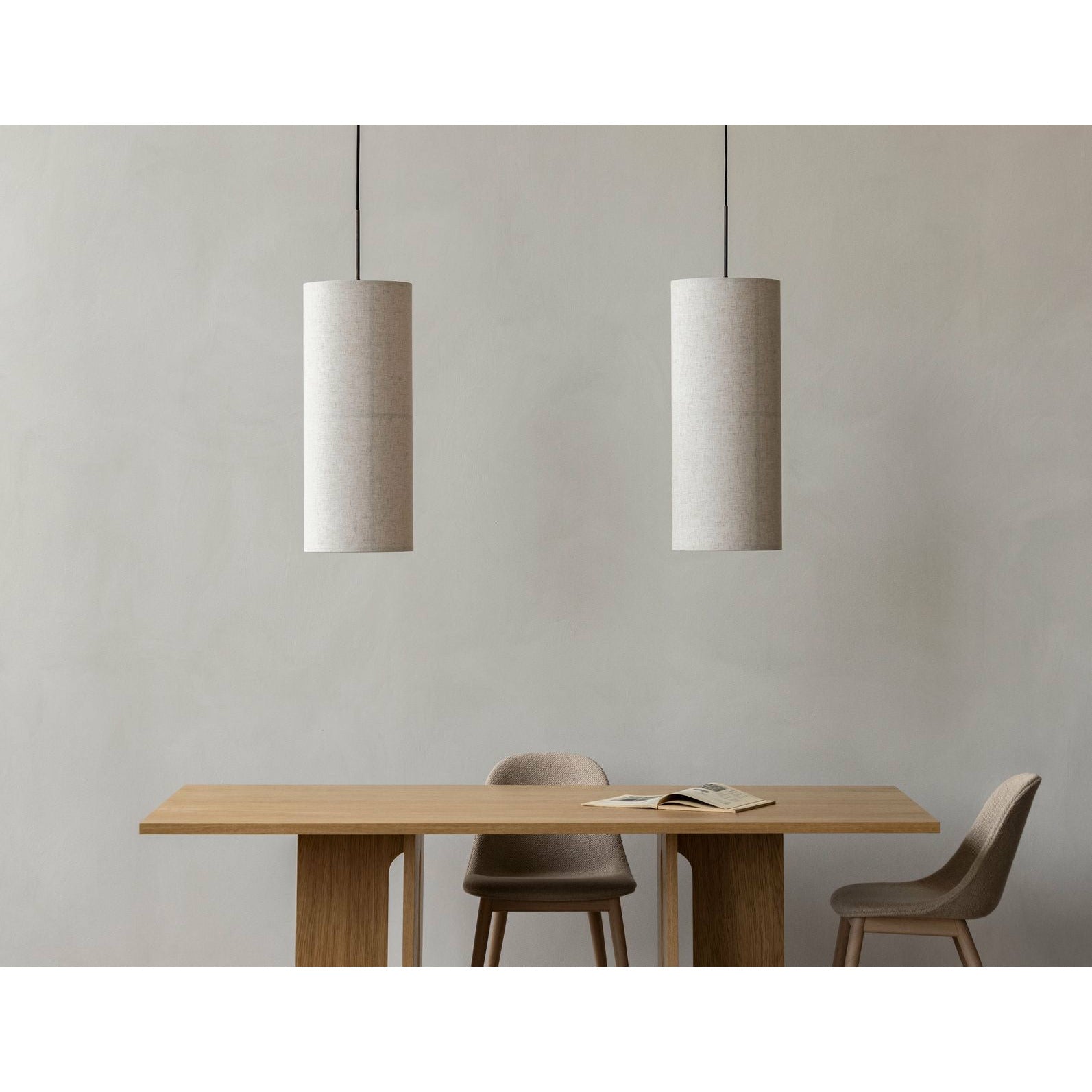 Audo Copenhagen Hashira odpružená lampa velká, bílá