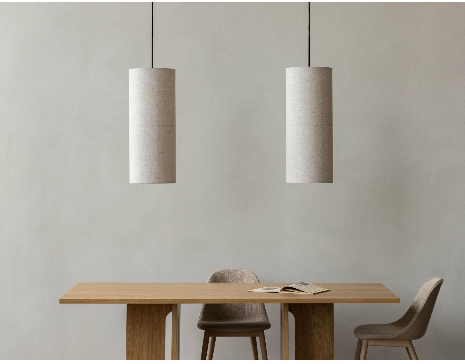 Audo Copenhagen Hashira odpružená lampa velká, bílá