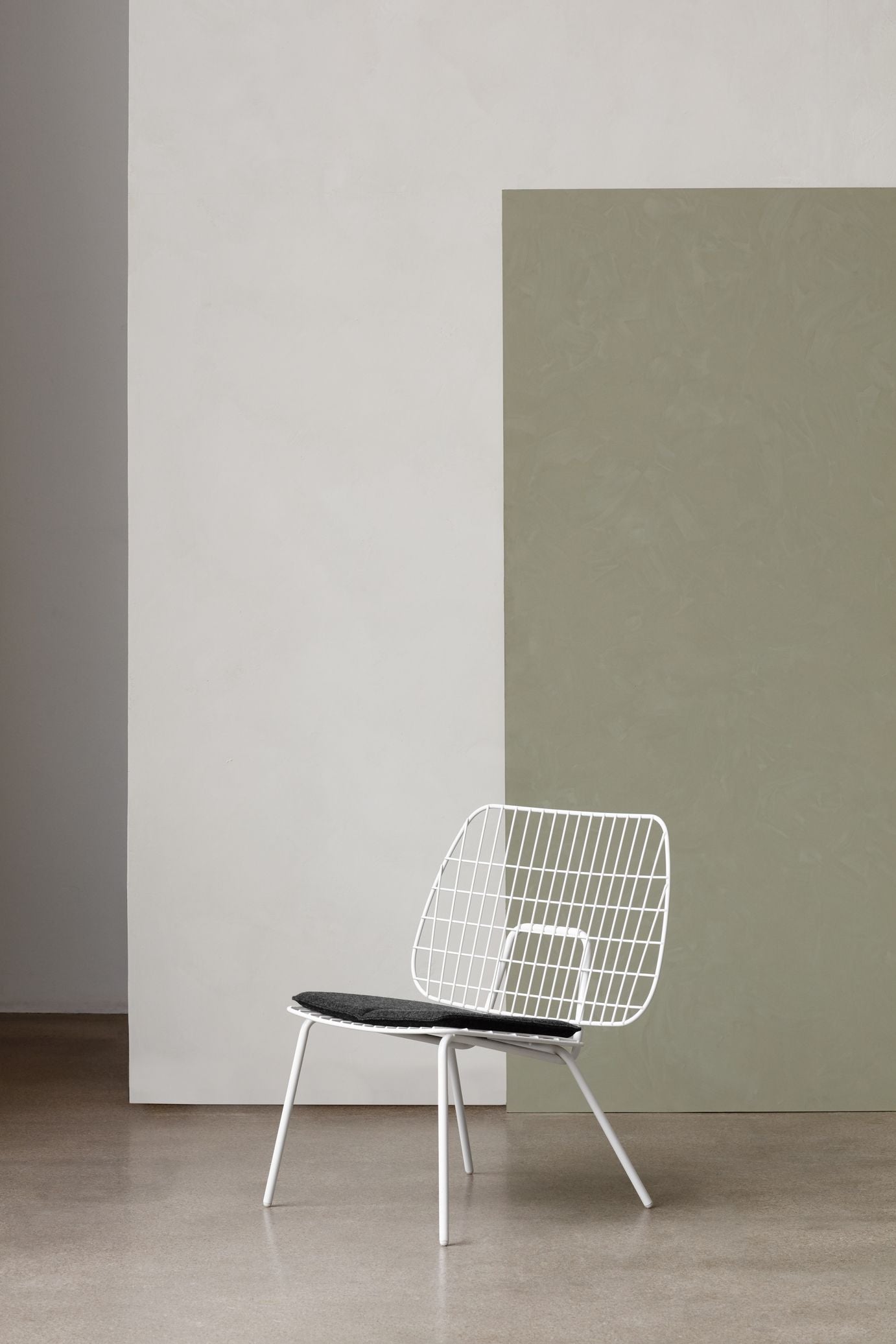 Audo Copenhagen WM String Seat Cushion Outdoor/Lounge, tmavě šedá