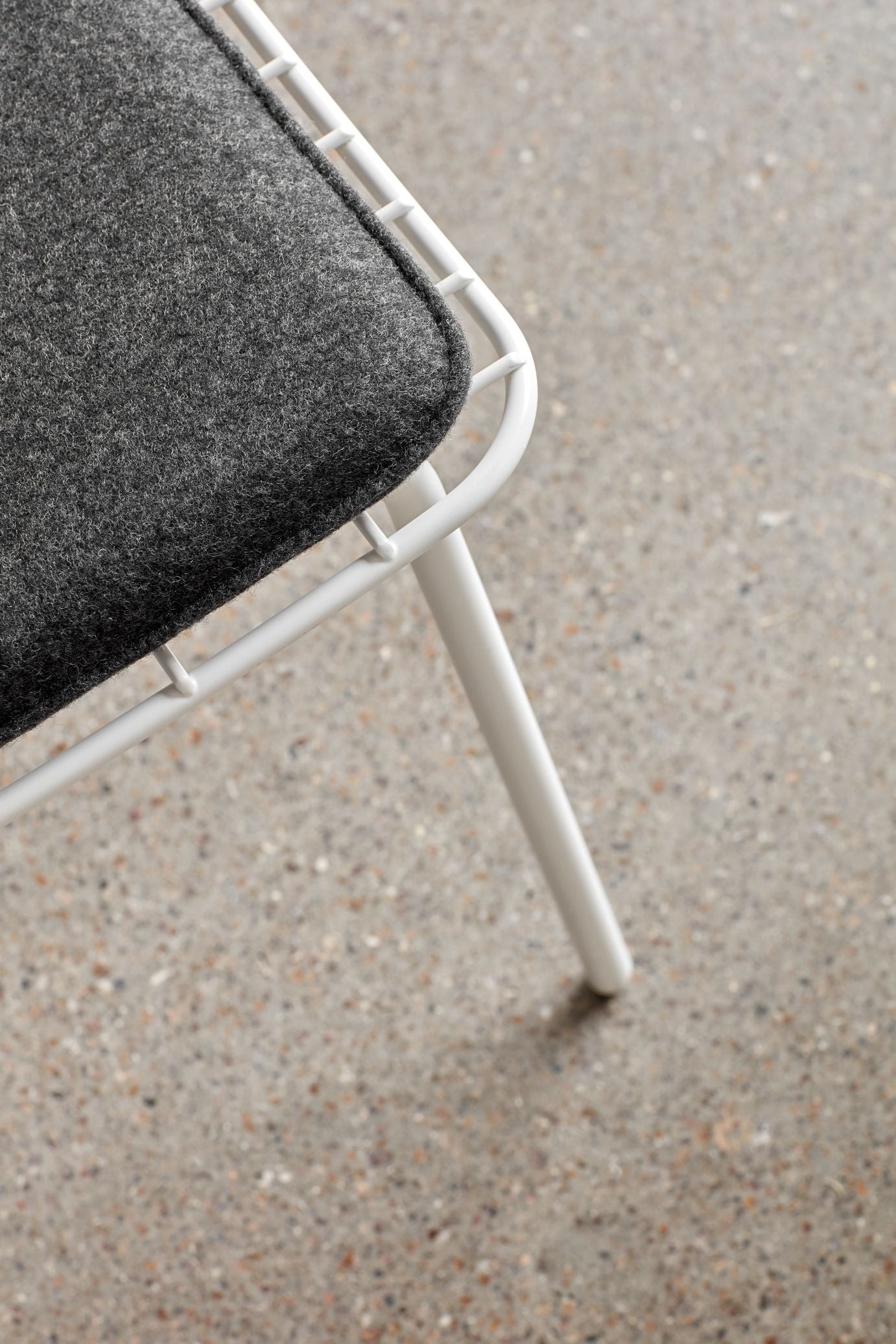 Audo Copenhagen WM String Seat Cushion Outdoor/Lounge, tmavě šedá