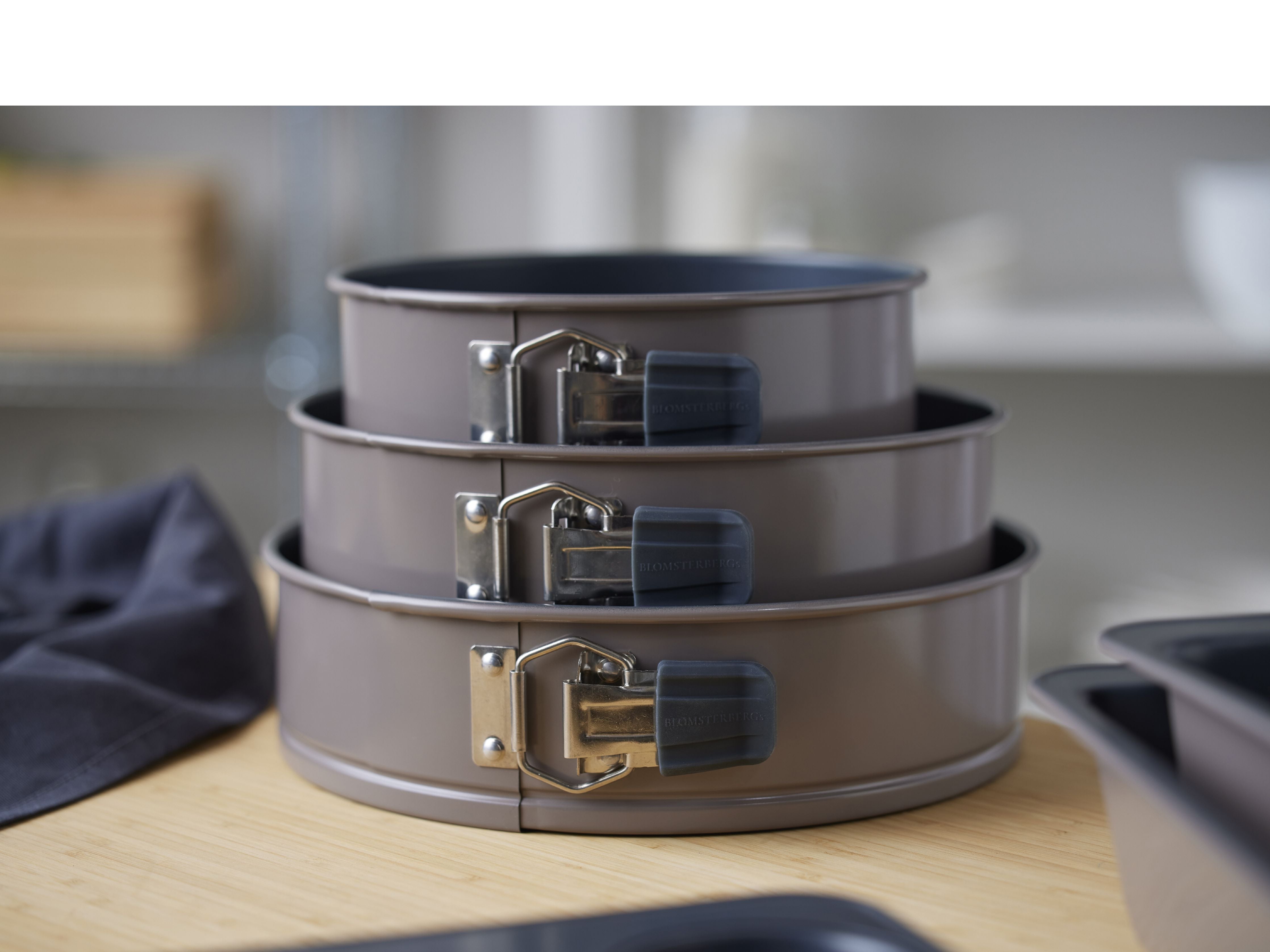[product_category]-Blomsterbergs Cake Tin Latte, ø 24 Cm-Blomsterbergs-5722000309024-30902-BLO-14