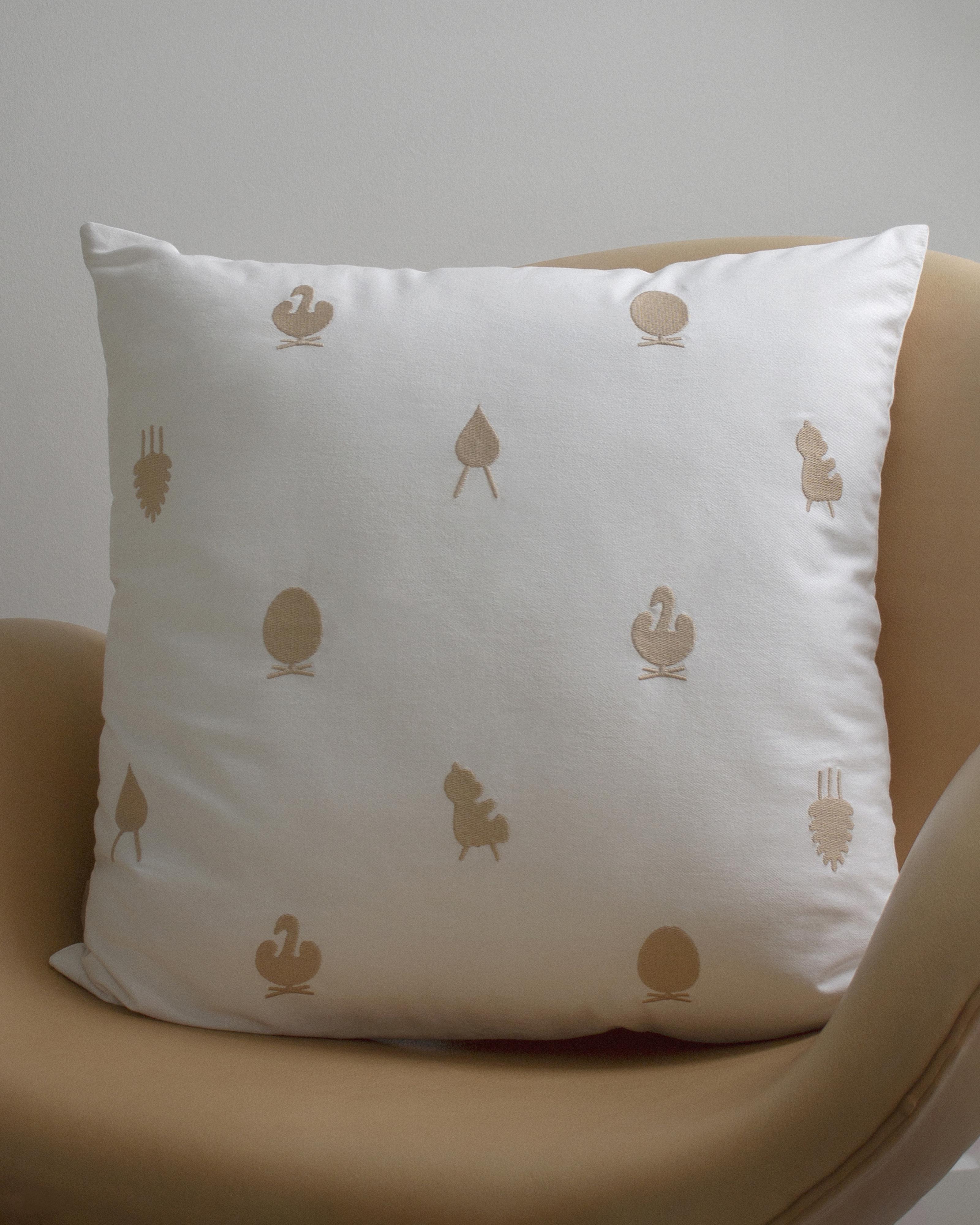 [product_category]-Brainchild Designikoner Sofa Cushion 50x50 Cm, White-Brainchild-4001-BRA-4