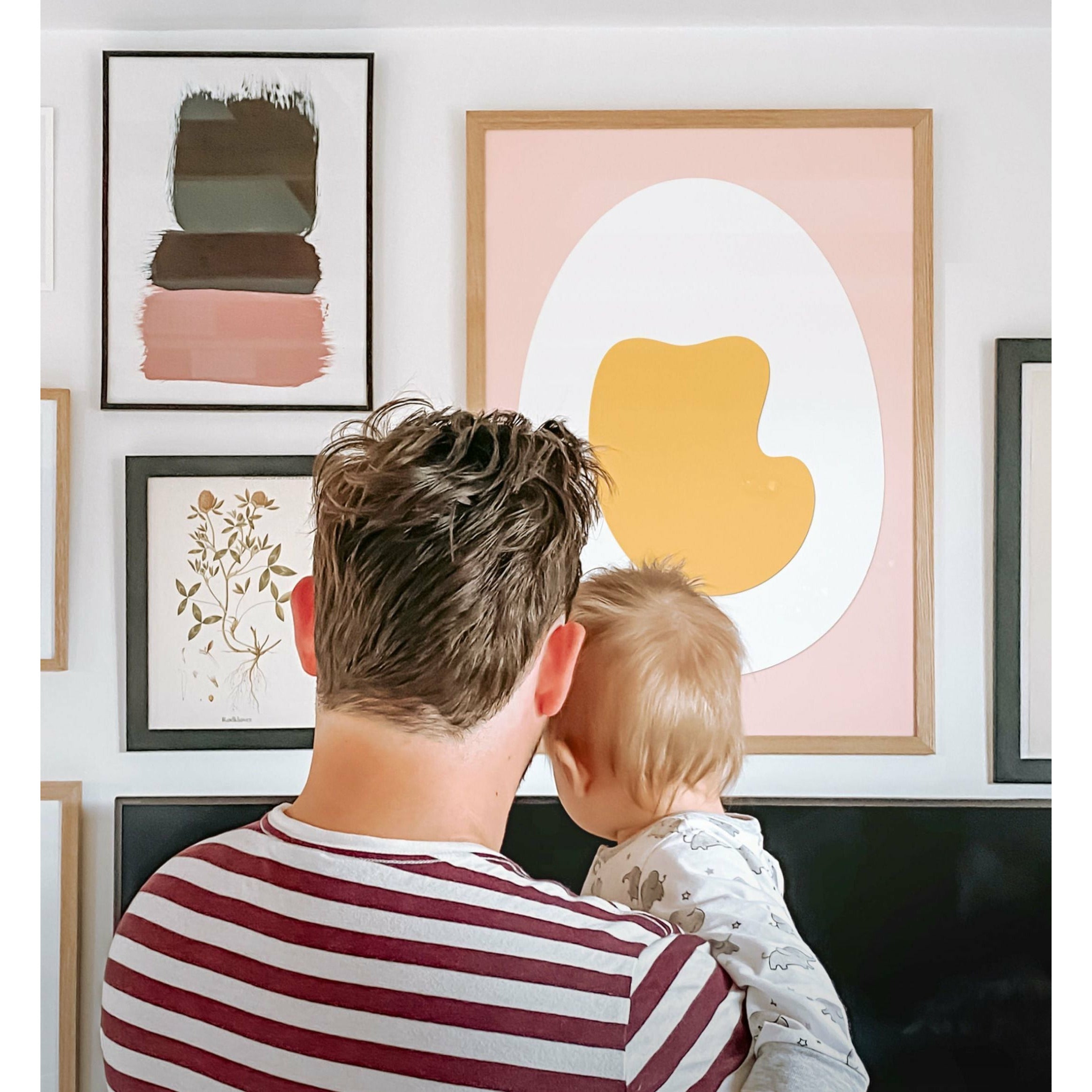 [product_category]-Brainchild Egg Paper Clip Poster, Frame In Black Lacquered Wood 70 X100 Cm, Pink Background-Brainchild-P-11004-C-BRA-4