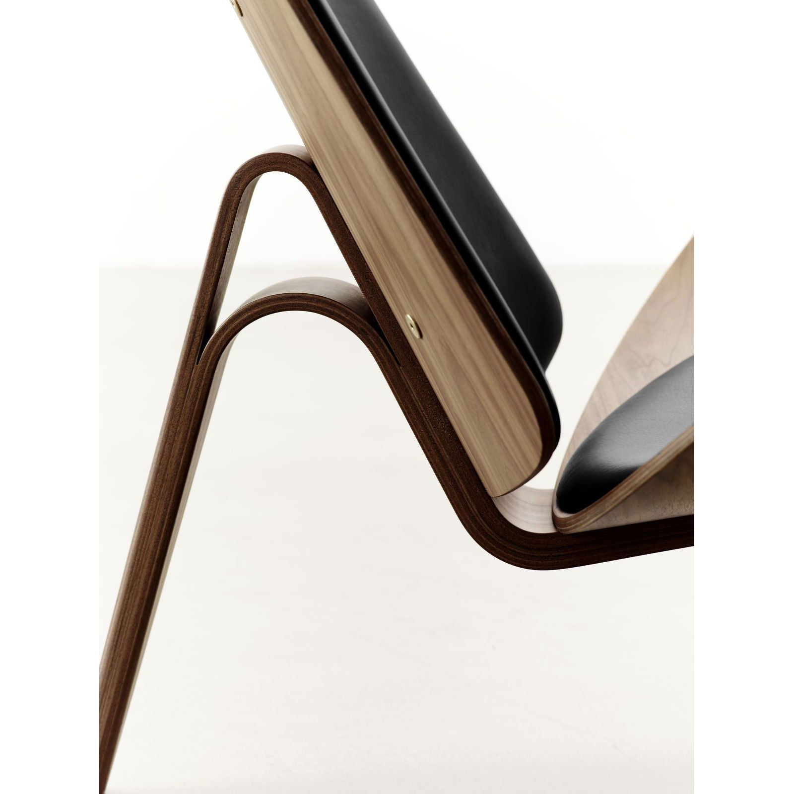 [product_category]-Carl Hansen Ch07 Shell Chair White Oil Oak/Black Leather Thor 301-Carl Hansen-CH07-thor301-oakwhiteoiled-CAR-3