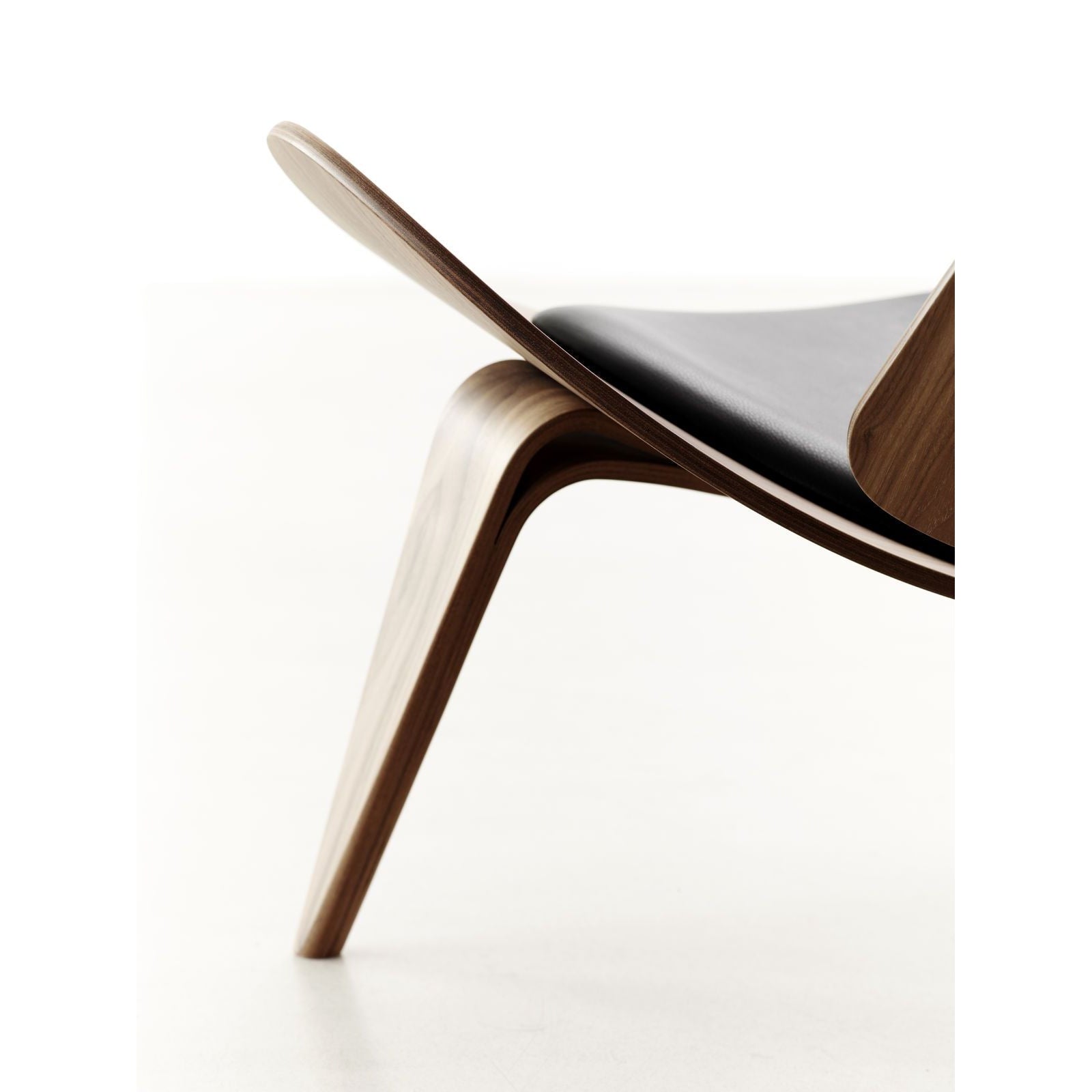 [product_category]-Carl Hansen Ch07 Shell Chair White Oil Oak/Black Leather Thor 301-Carl Hansen-CH07-thor301-oakwhiteoiled-CAR-4