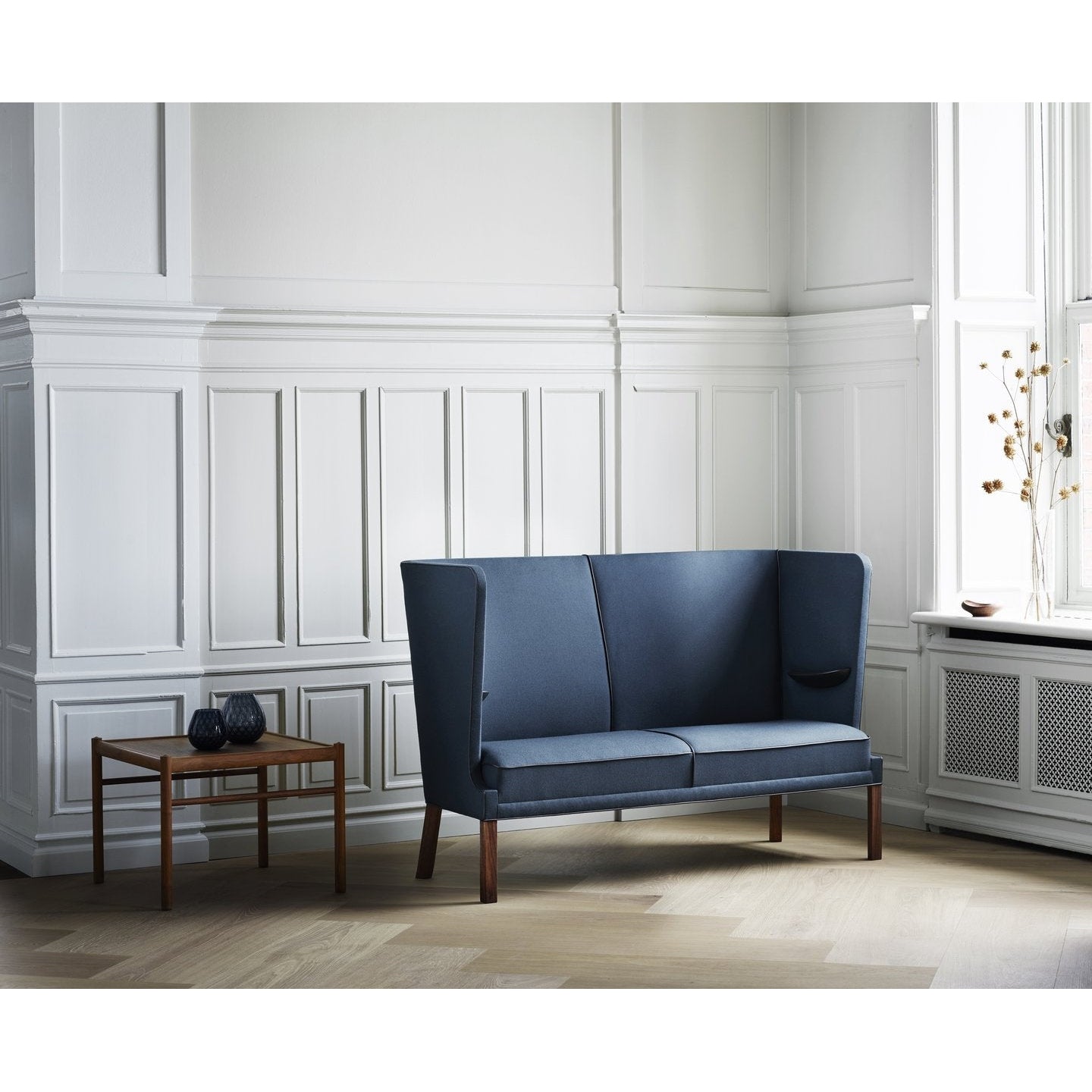 [product_category]-Carl Hansen Fh436 Coupé Sofa, Oiled Walnut/Blue Fabric-Carl Hansen-FH436-oiledwalnut-forestnap992-CAR-4