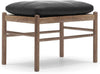 CARL HANSEN OW149 F FOOTOOL pro koloniální křeslo, Ourovaná ořechová/černá kůže