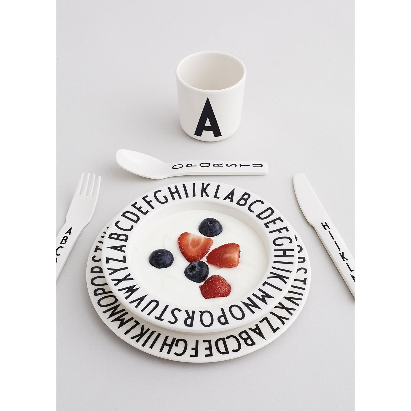 Design Dopisy Melamine hrnek pro děti a z, y