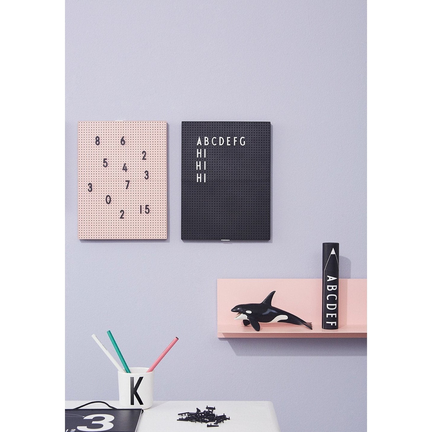 Designové písmena Pinboard Světle šedá, malá