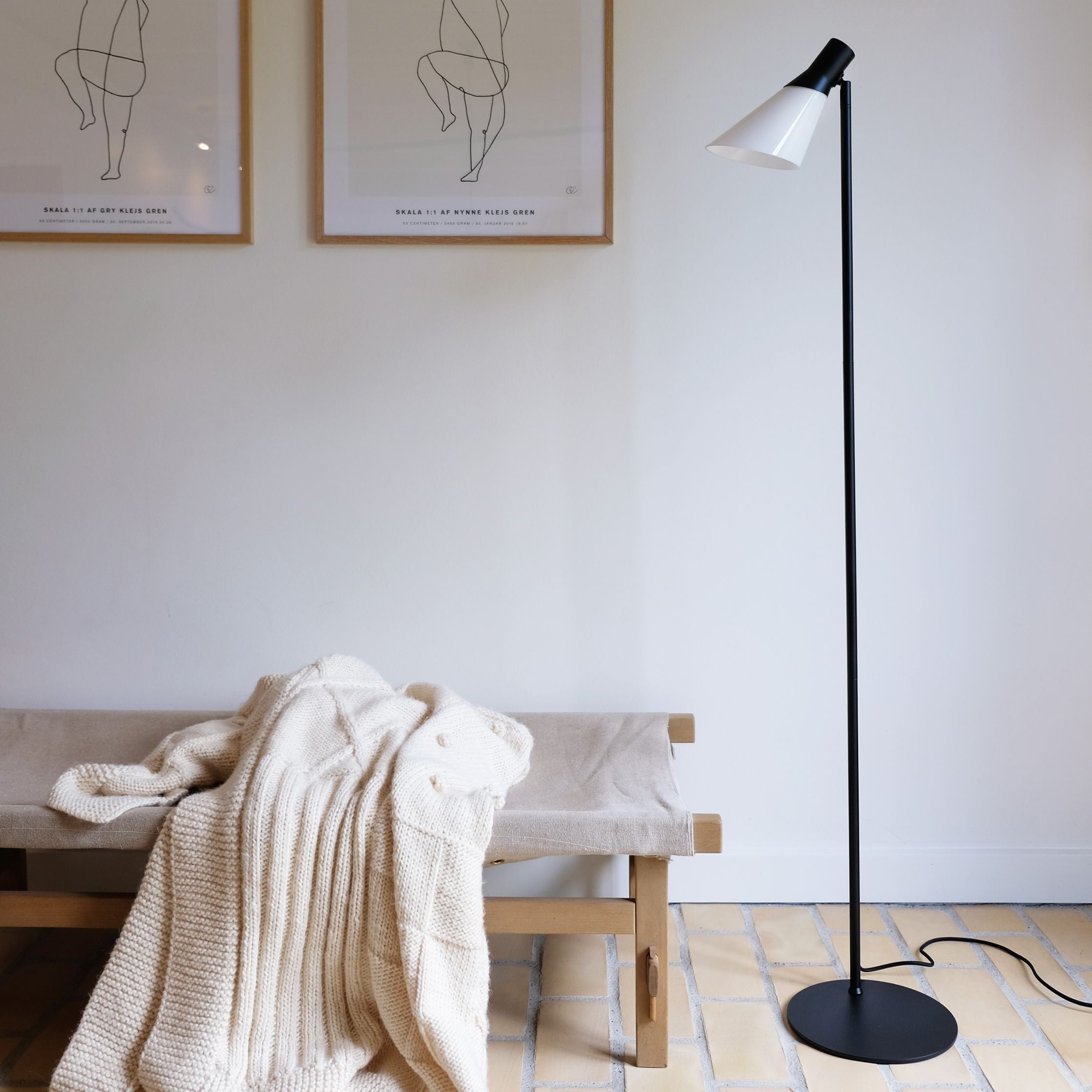 Dyberg Larsen Gent Floonal Lamp, Opal/Matt Black