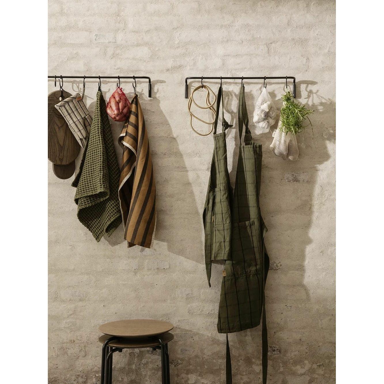 [product_category]-Ferm Living Hale Oven Gloves, Sand/Black-Ferm Living-5704723261933-1104263227-FER-2