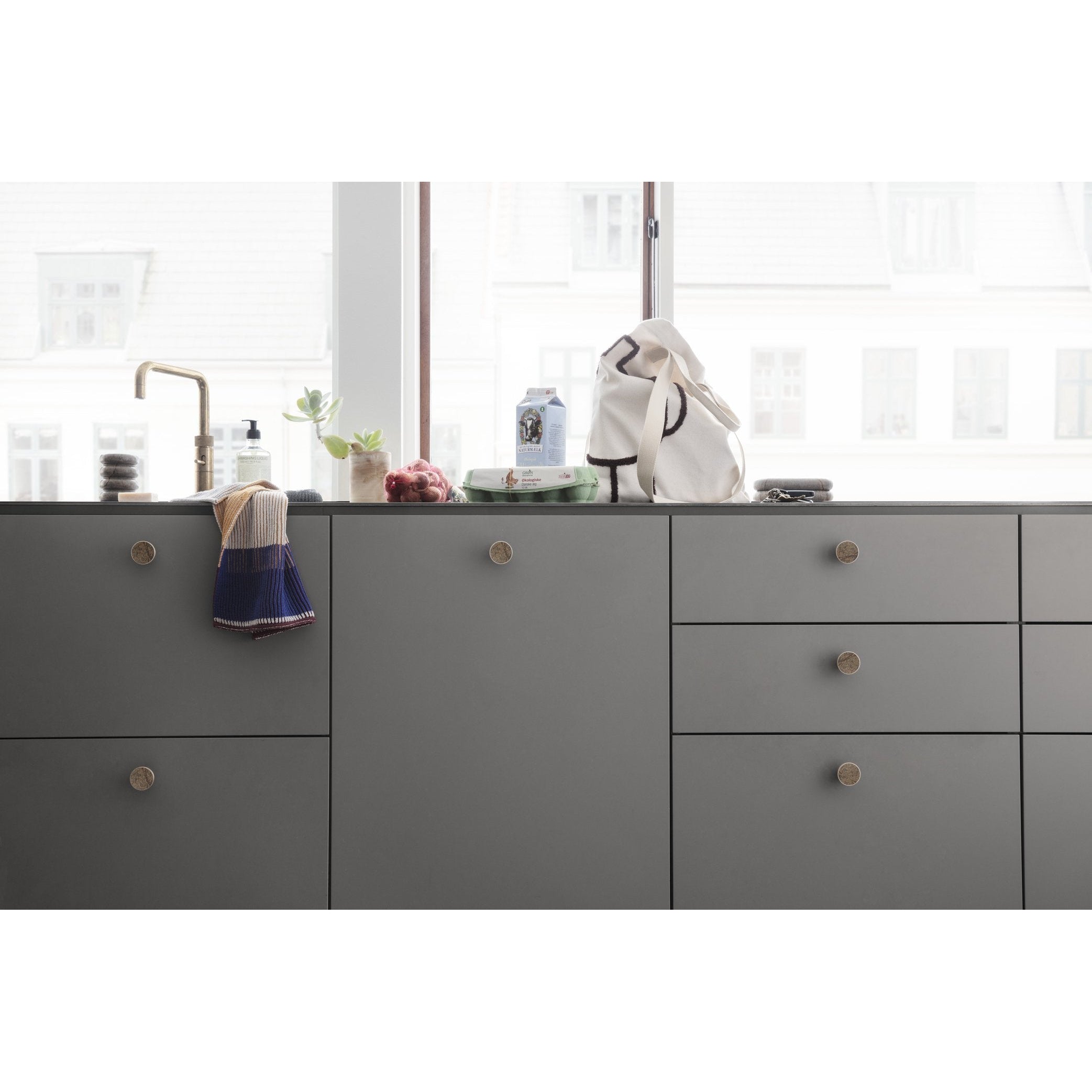 Ferm Living Hook z nerezové oceli, černý mramor Ø2 cm
