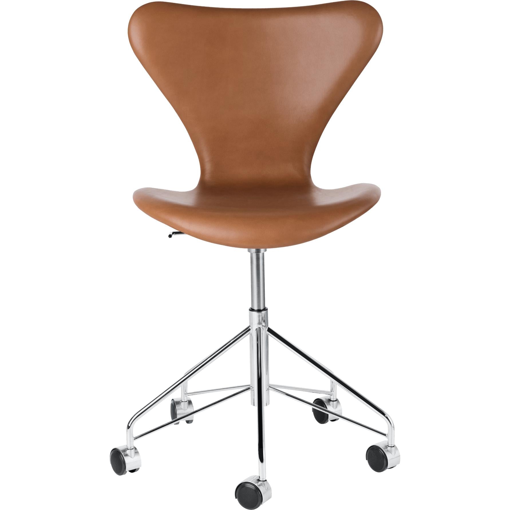 [product_category]-Fritz Hansen Series 7 Chair Swivel Chair Full Upholstery Leather Grace, Walnut-Fritz Hansen-3117-FulUph-Grace-Walnut-FRI-1