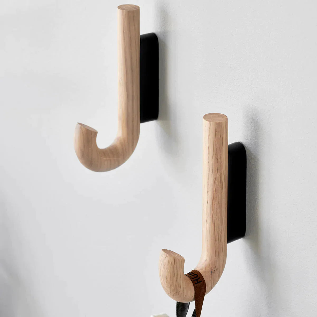 [product_category]-Gejst Hook Mini Hook, Oak/Black-Gejst-5712731102421-10242-GEJ-3