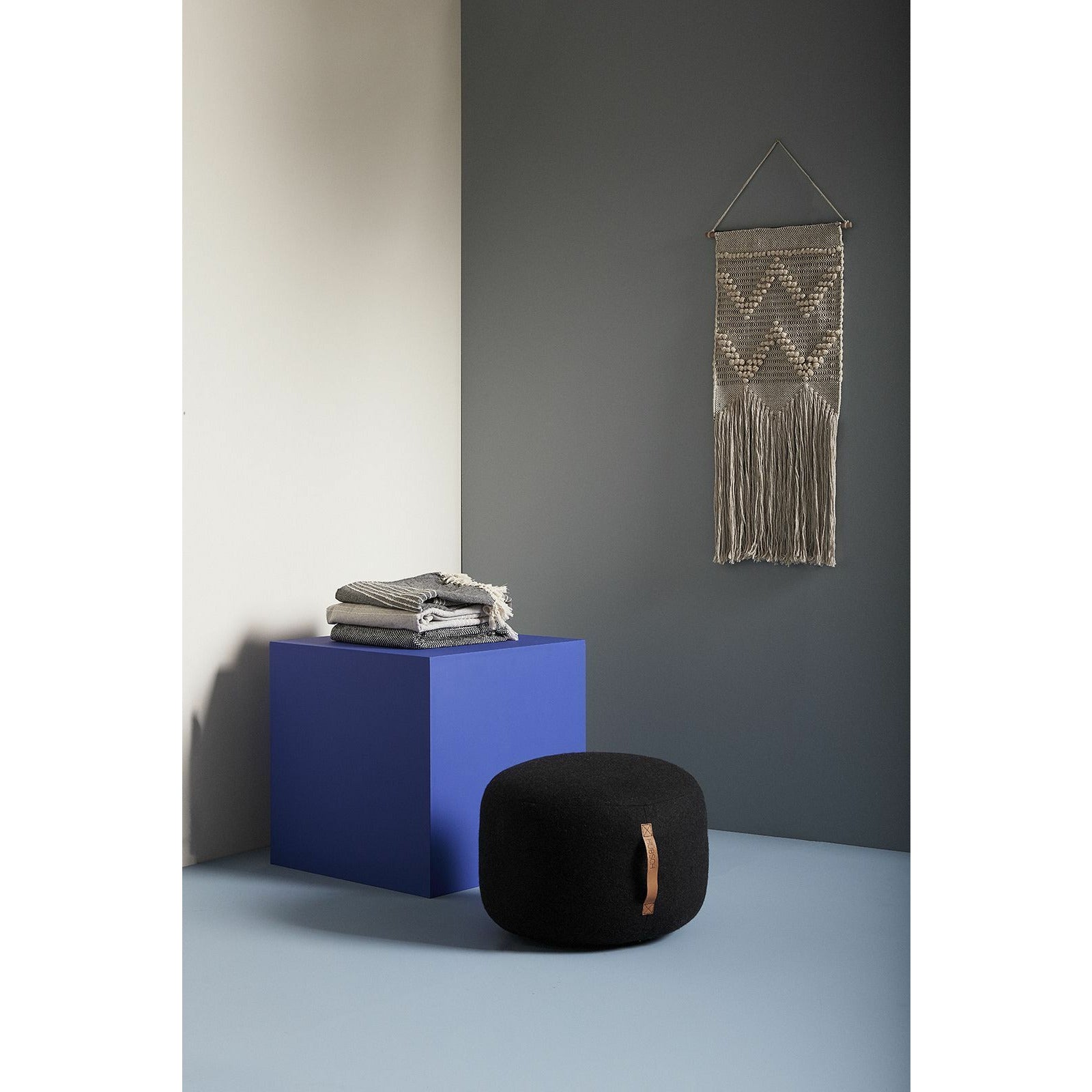 [product_category]-Hübsch Mochi Pouffe ø50, Dark Grey-Hübsch-5712772060452-700503-HUB-2