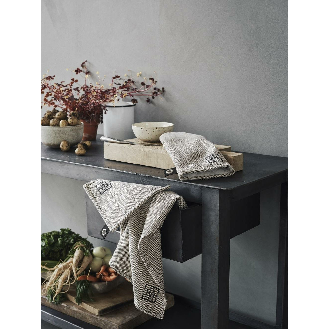 [product_category]-Juna Rå Oven Glove Dark Grey, One Size-Juna-5713397481936-648193-JUN-3