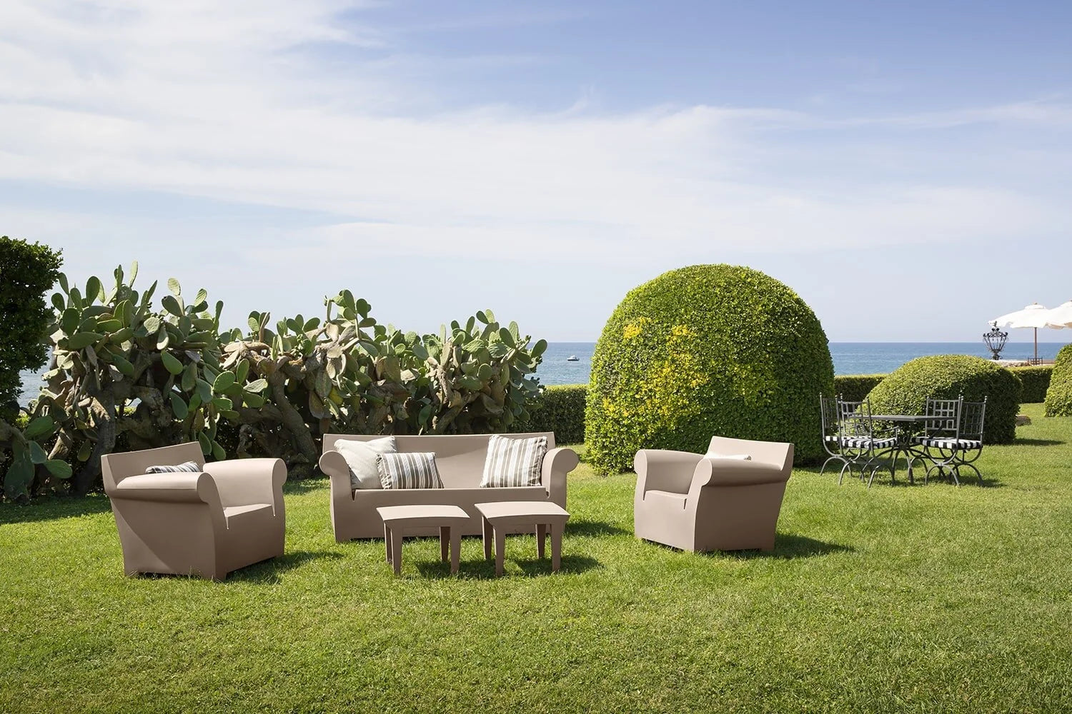 [product_category]-Kartell Bubble Club Sofa, Light Grey-Kartell-8058967073423-0605061-KAR-5