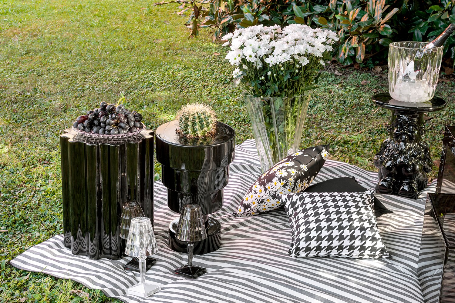 [product_category]-Kartell Calice Vase, Black-Kartell-8058967216158-0885109-KAR-6