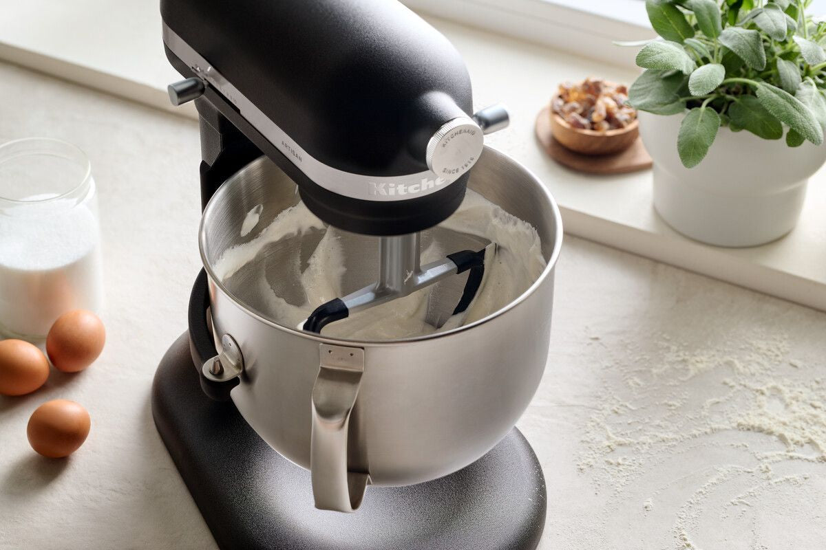 [product_category]-Kitchen Aid Artisan Bowl Lift Stand Mixer 6.6 L, Cast Iron Black-KitchenAid-8003437630712-5KSM70SHXEBK-KIT-11