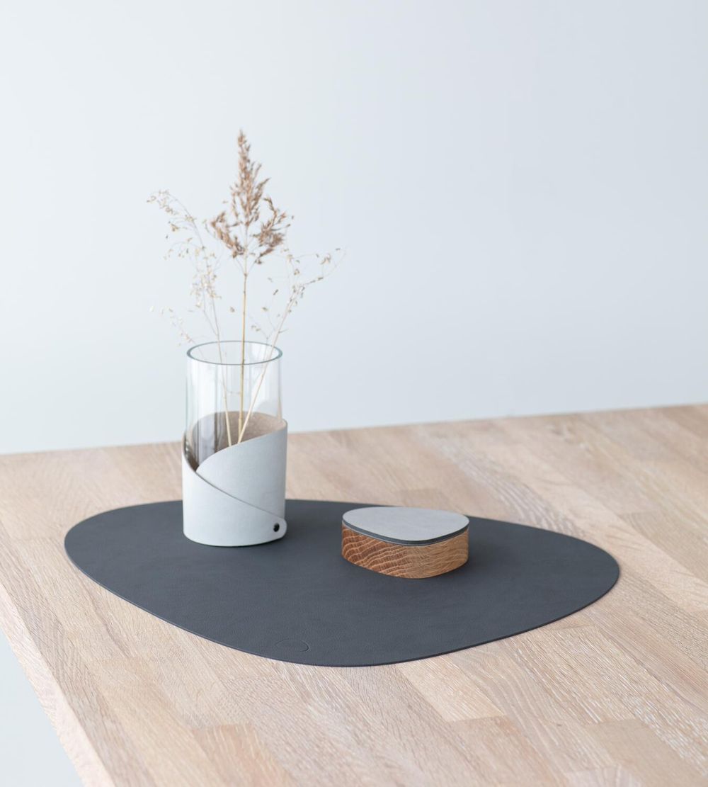 [product_category]-Lind Dna Curve Placemat Nupo Leather L, Anthracite-Lind DNA-5711590203409-981161-LIN-3