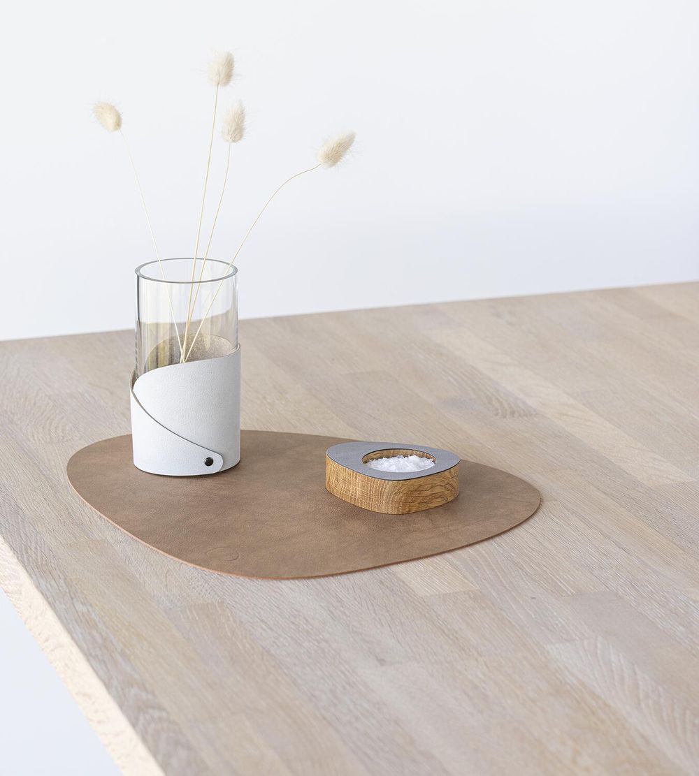 [product_category]-Lind Dna Curve Placemat Nupo Leather M, Natural-Lind DNA-5740020101251-991677-LIN-4