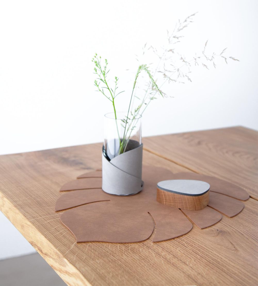 [product_category]-Lind Dna Leaf Placemat Nupo Leather L, Natural-Lind DNA-5711905519836-990075-LIN-4