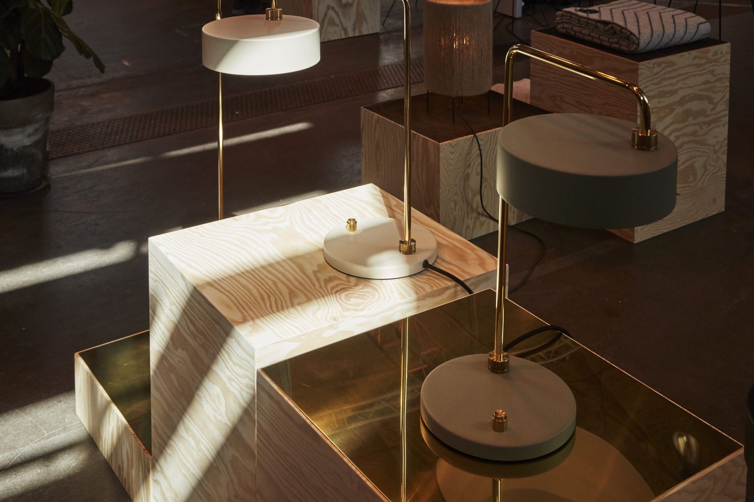 [product_category]-Made By Hand Petite Machine Table Lamp H: 52, Brass Polished-Made by Hand-5710780142504-PMT 025BR-MAD-4