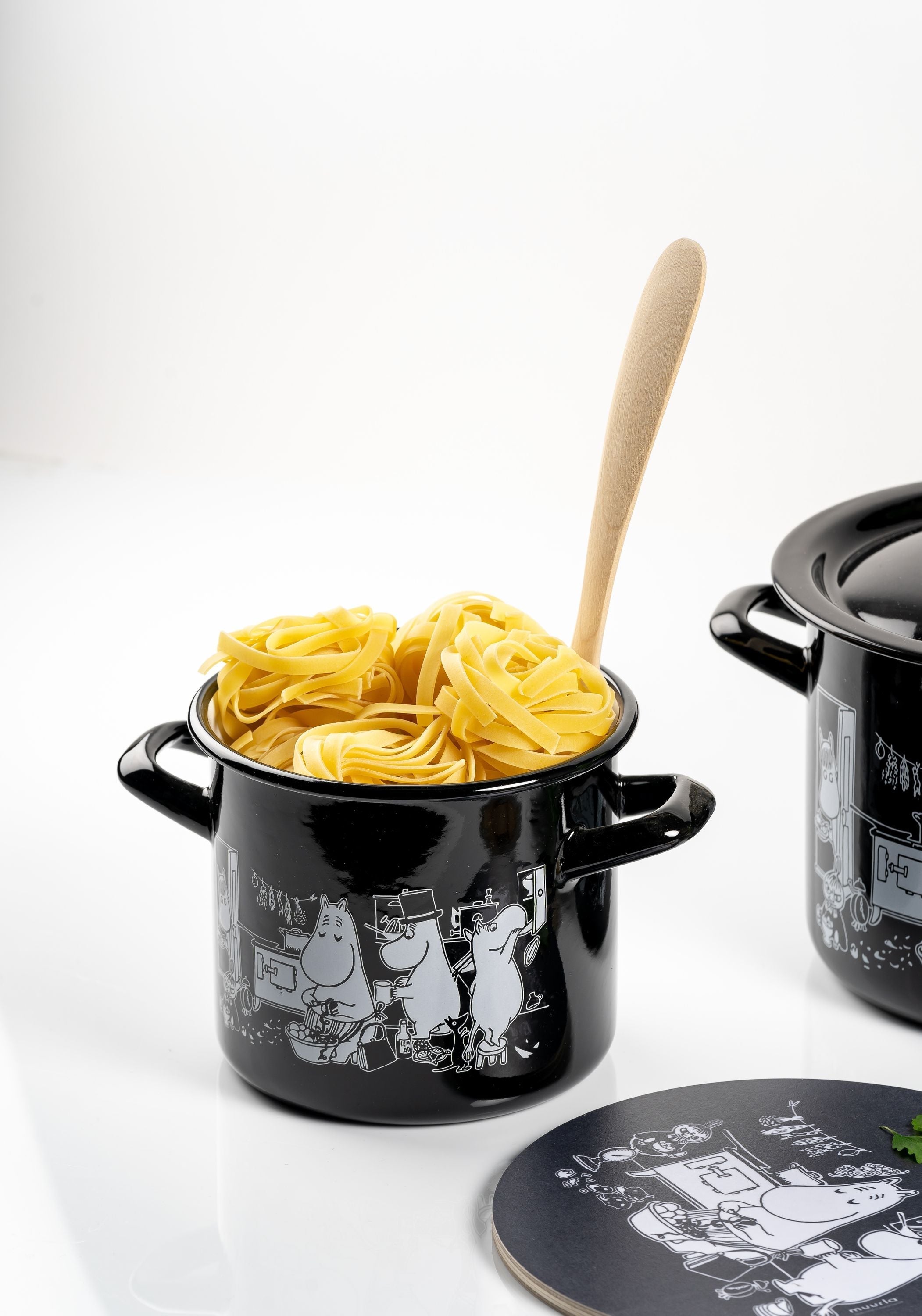 [product_category]-Muurla Moomin At The Kitchen Enamel Pot With Lid, In The Kitchen-Muurla-6416114961405-1712-150-58-MUU-10