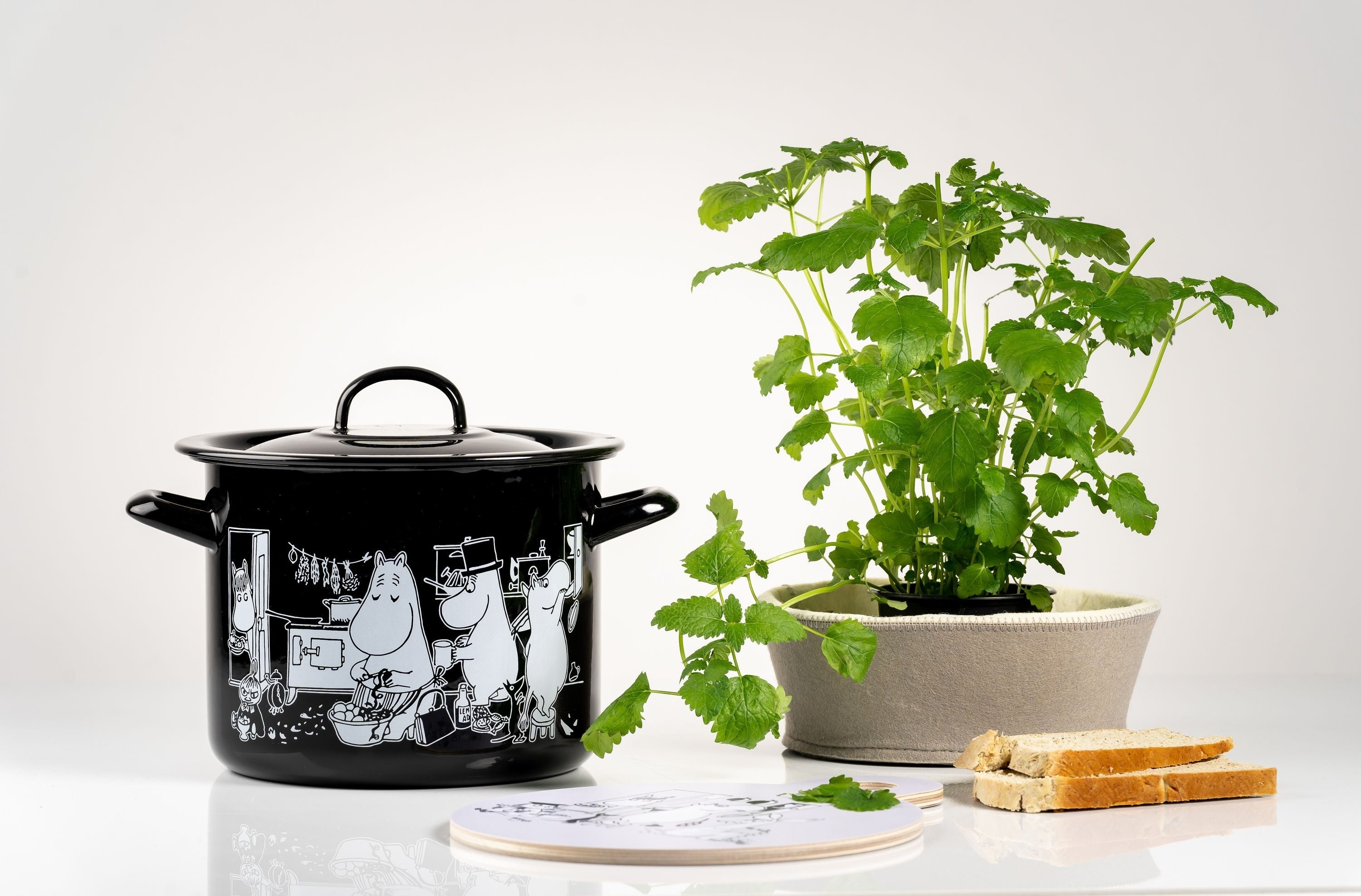 [product_category]-Muurla Moomin At The Kitchen Enamel Pot With Lid, In The Kitchen-Muurla-6416114961405-1712-150-58-MUU-4
