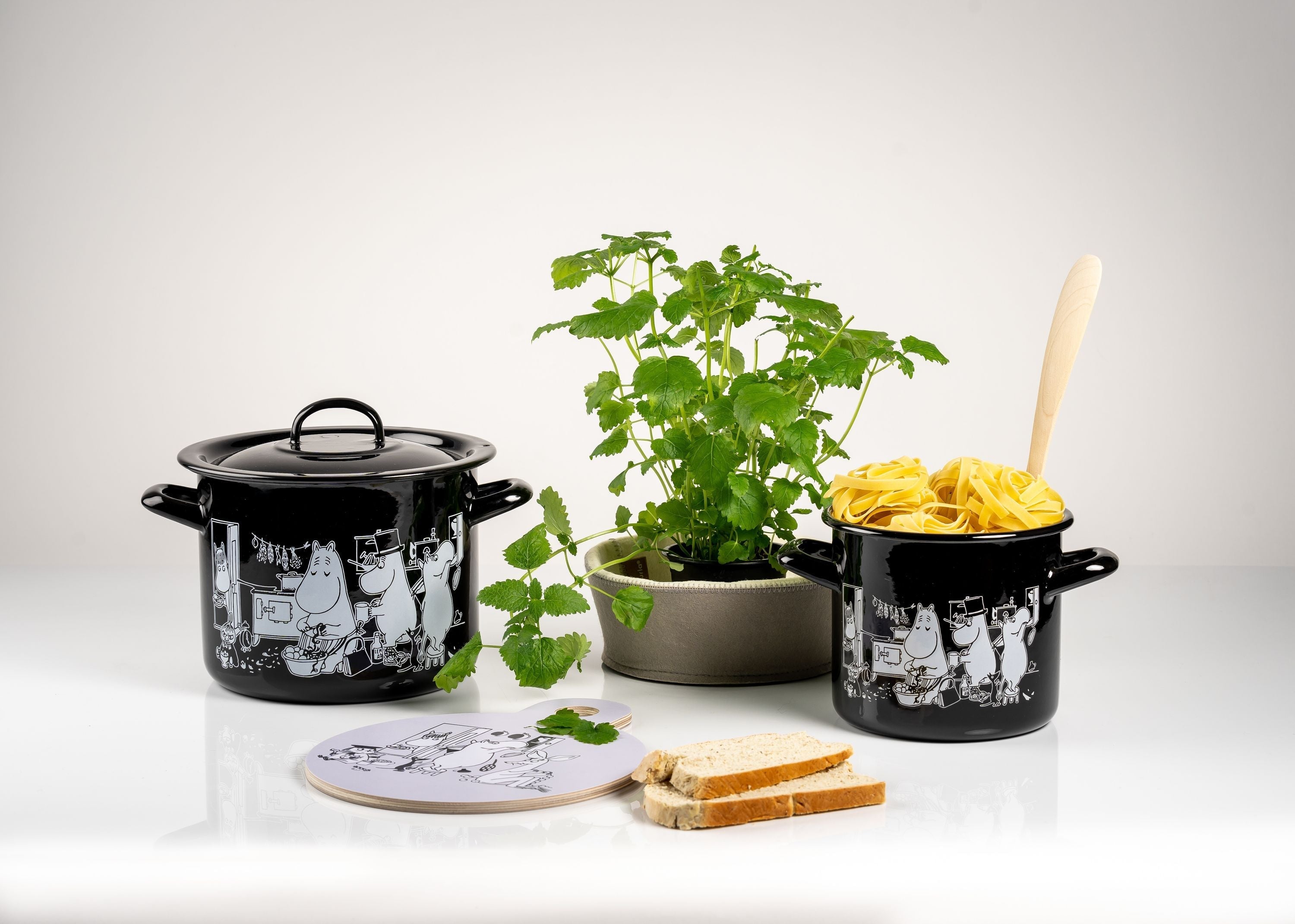[product_category]-Muurla Moomin At The Kitchen Enamel Pot With Lid, In The Kitchen-Muurla-6416114961405-1712-150-58-MUU-5