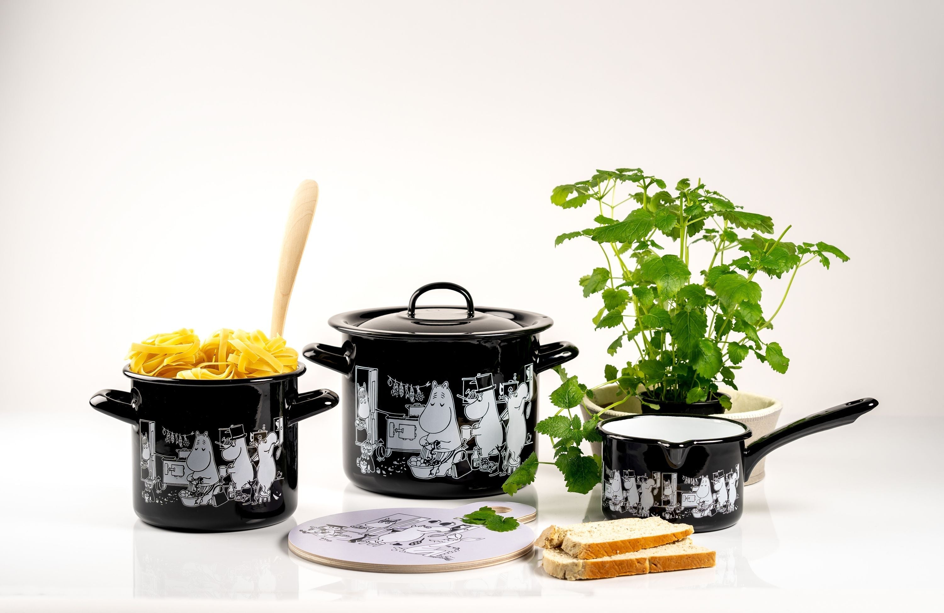 [product_category]-Muurla Moomin At The Kitchen Enamel Saucepan, In The Kitchen-Muurla-6416114954186-1712-080-53-MUU-3
