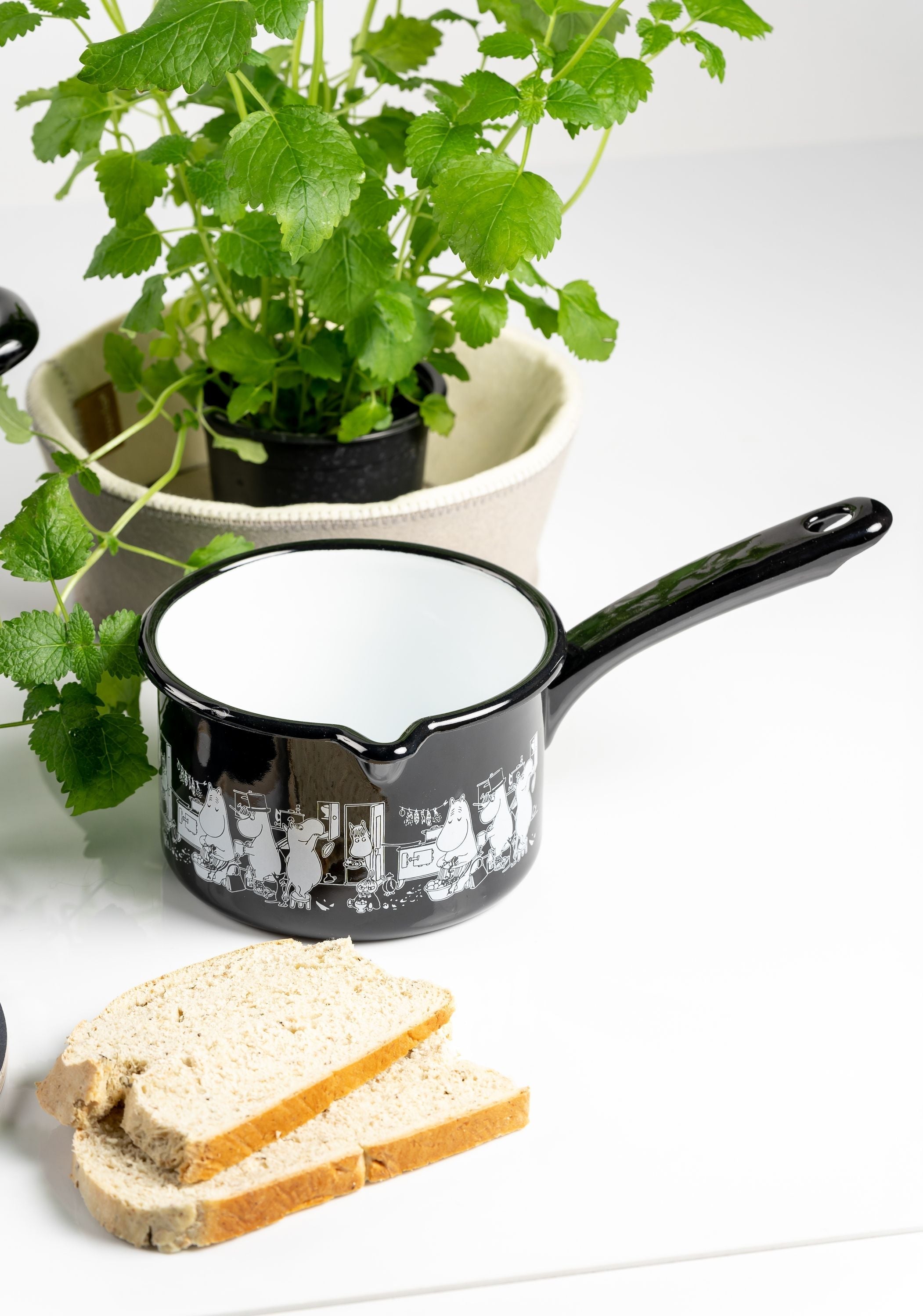[product_category]-Muurla Moomin At The Kitchen Enamel Saucepan, In The Kitchen-Muurla-6416114954186-1712-080-53-MUU-4